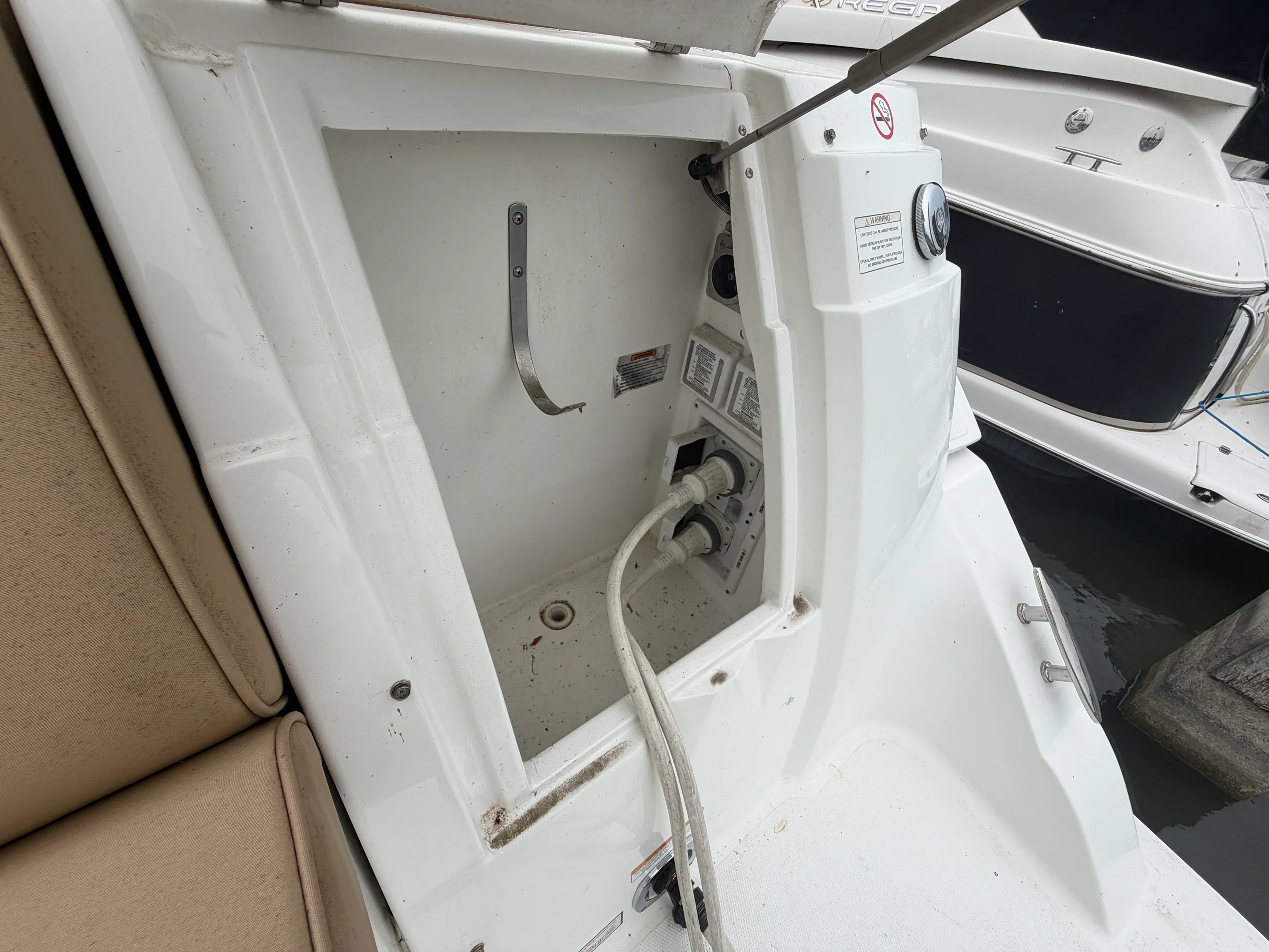 2014 Cruisers Yachts 380 EXPRESS Image Thumbnail #26