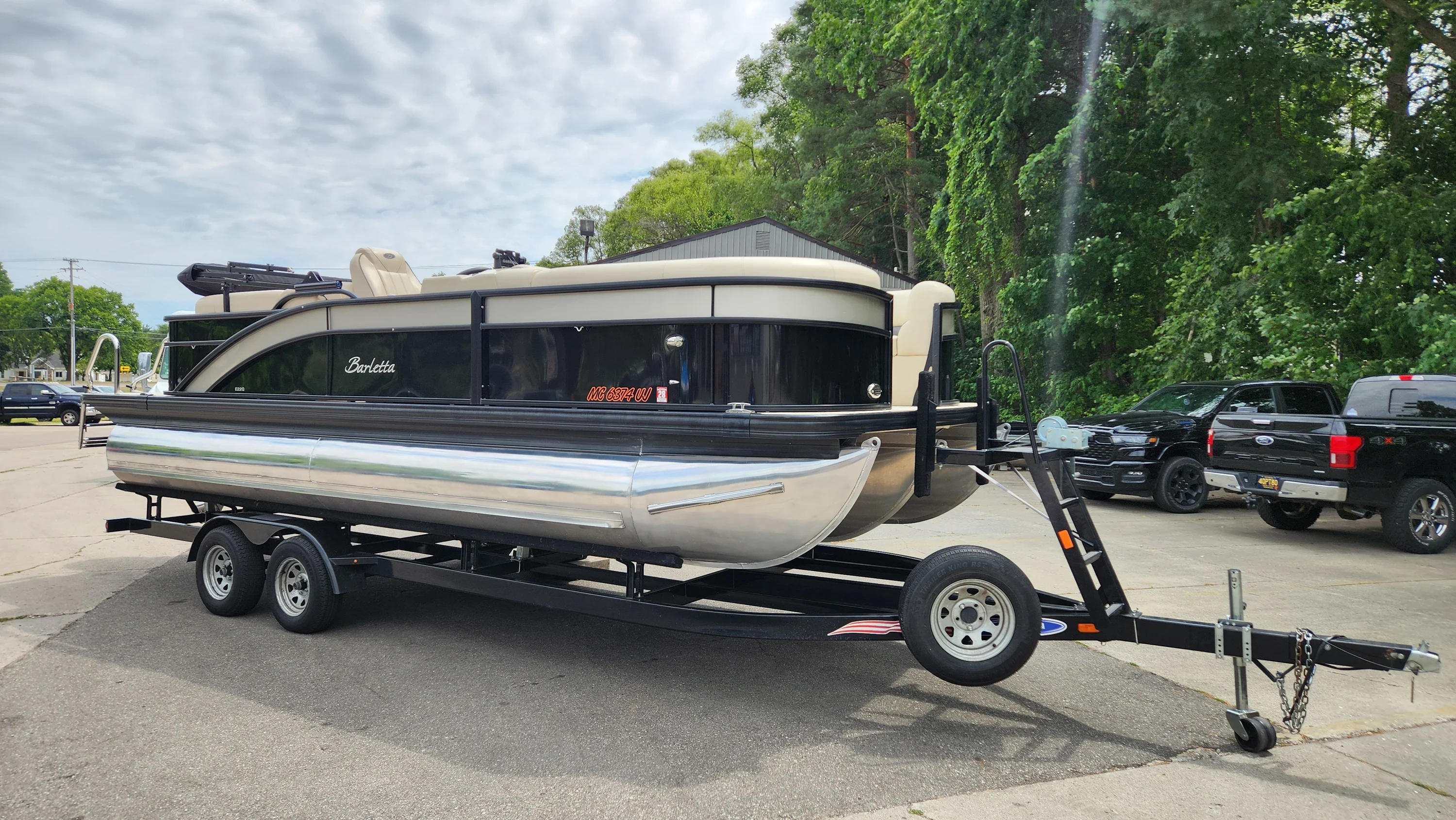 2019 Barletta E22Q Image Thumbnail #2