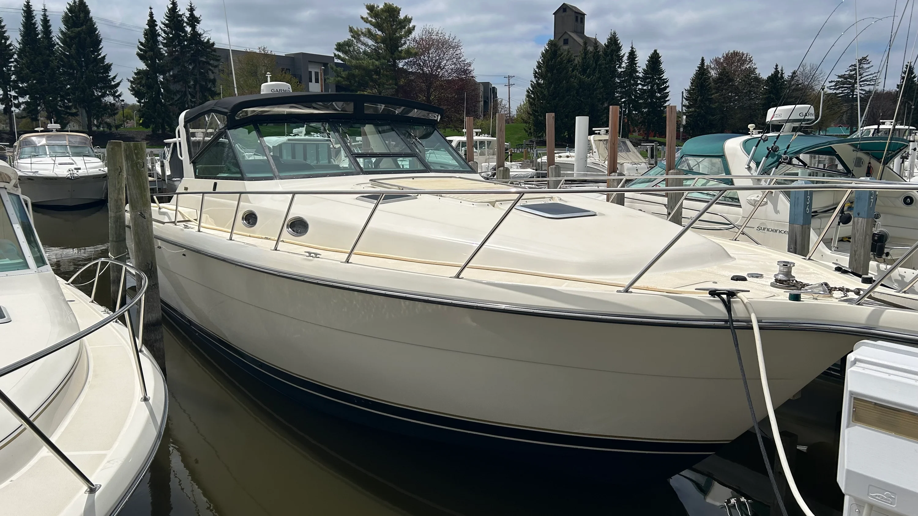 1997 Tiara Yachts 4000 EXPRESS Image Thumbnail #3
