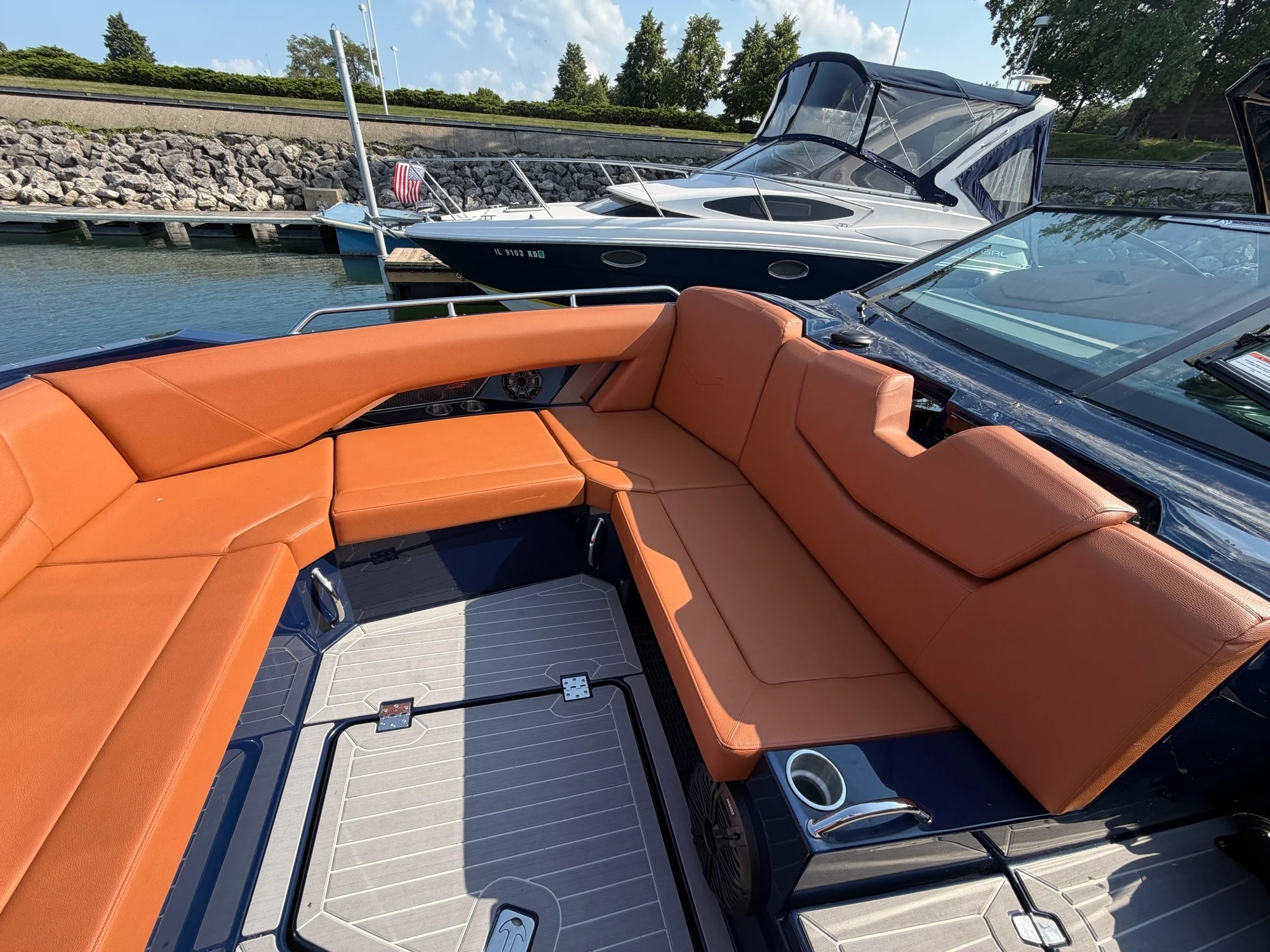 2022 Cruisers Yachts 338 SOUTH BEACH Image Thumbnail #12