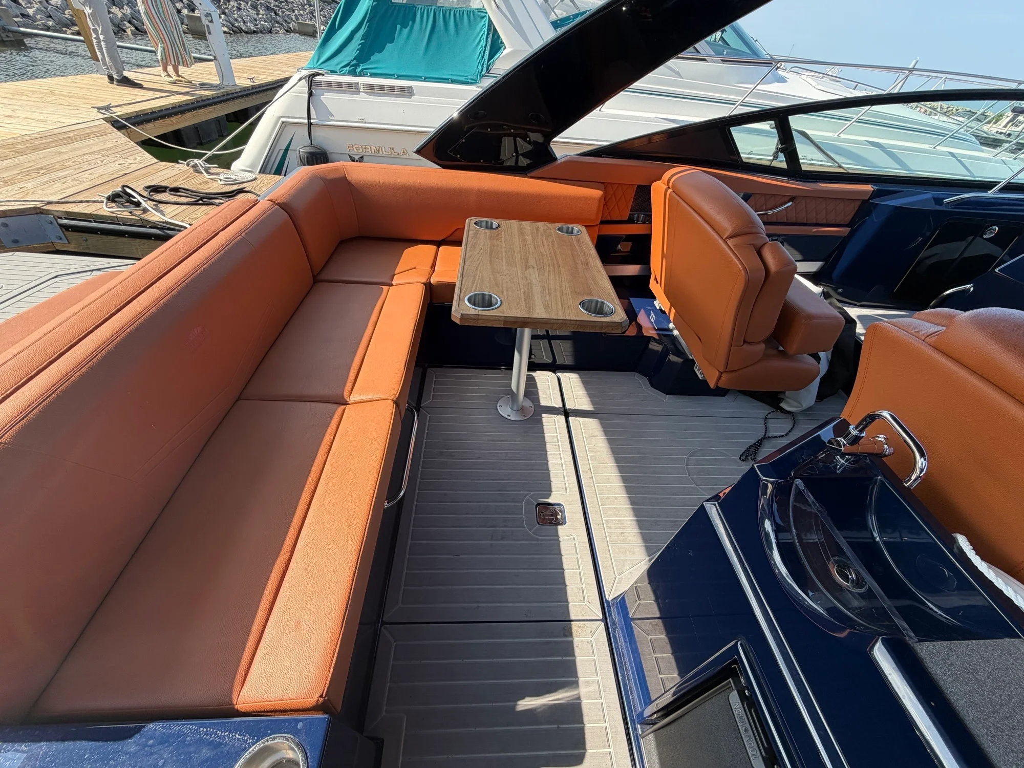 2022 Cruisers Yachts 338 SOUTH BEACH Image Thumbnail #6