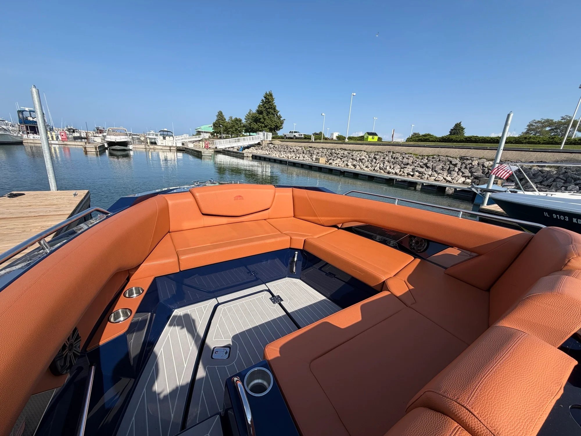 2022 Cruisers Yachts 338 SOUTH BEACH Image Thumbnail #11
