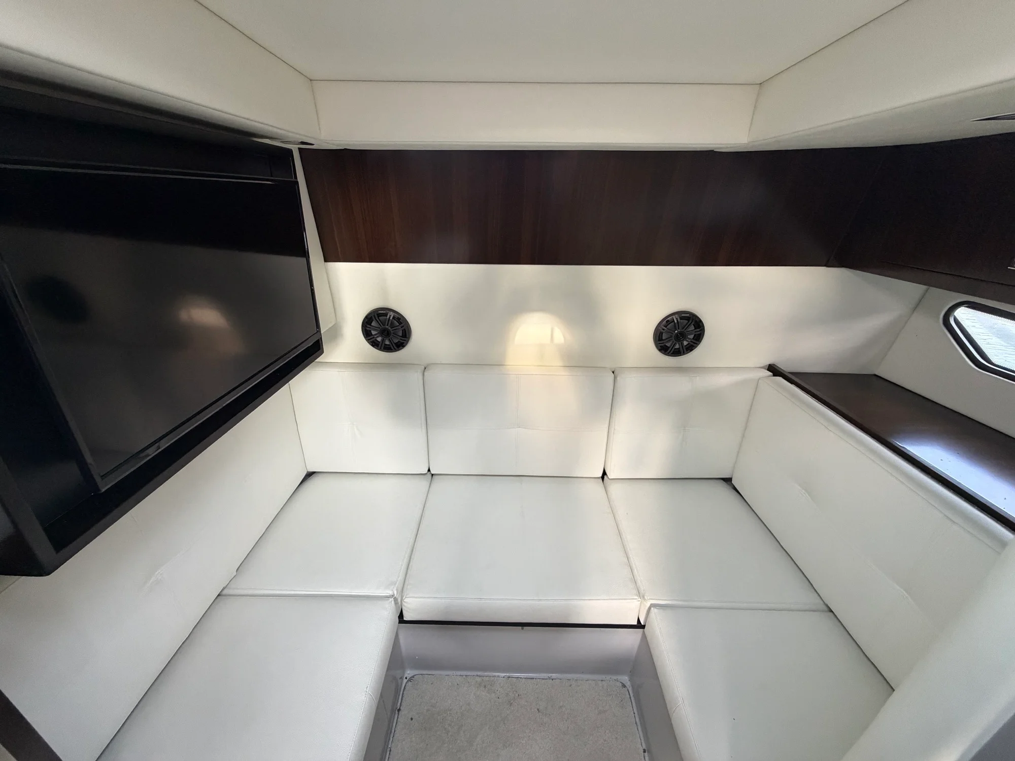 2022 Cruisers Yachts 338 SOUTH BEACH Image Thumbnail #14