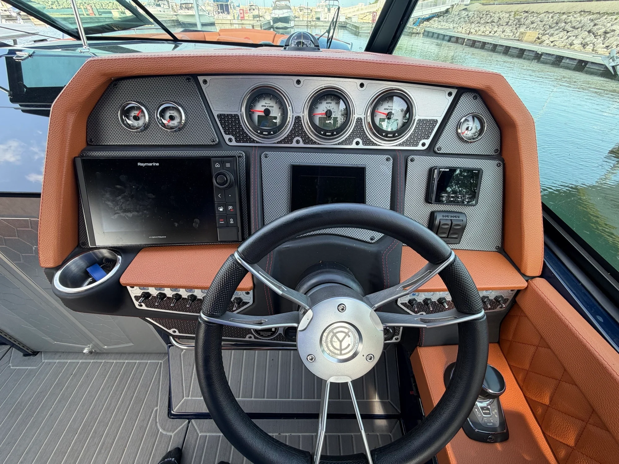 2022 Cruisers Yachts 338 SOUTH BEACH Image Thumbnail #9