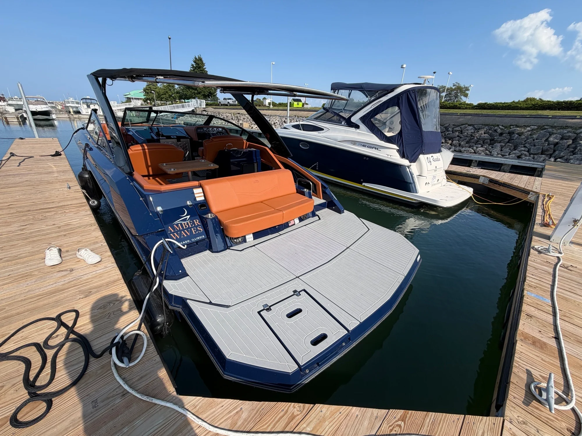 2022 Cruisers Yachts 338 SOUTH BEACH Image Thumbnail #1