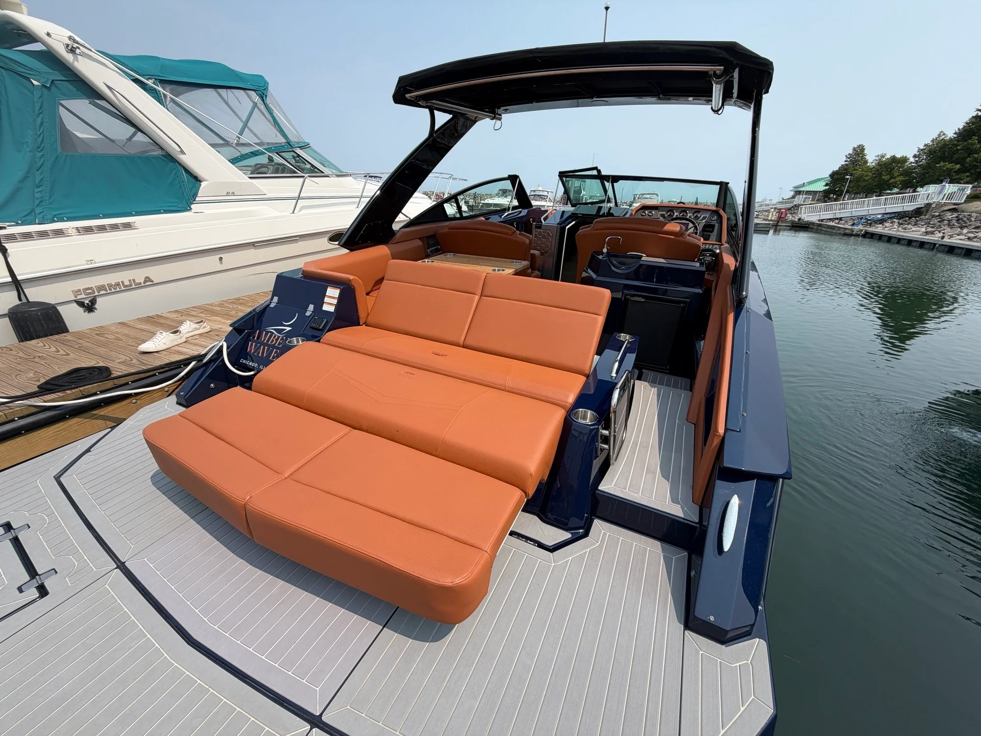2022 Cruisers Yachts 338 SOUTH BEACH Image Thumbnail #4