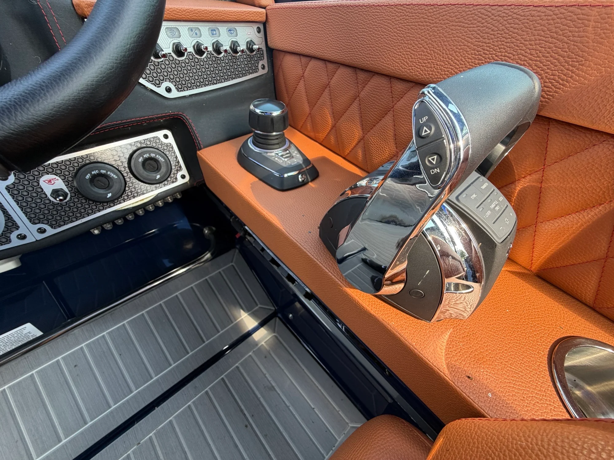 2022 Cruisers Yachts 338 SOUTH BEACH Image Thumbnail #10