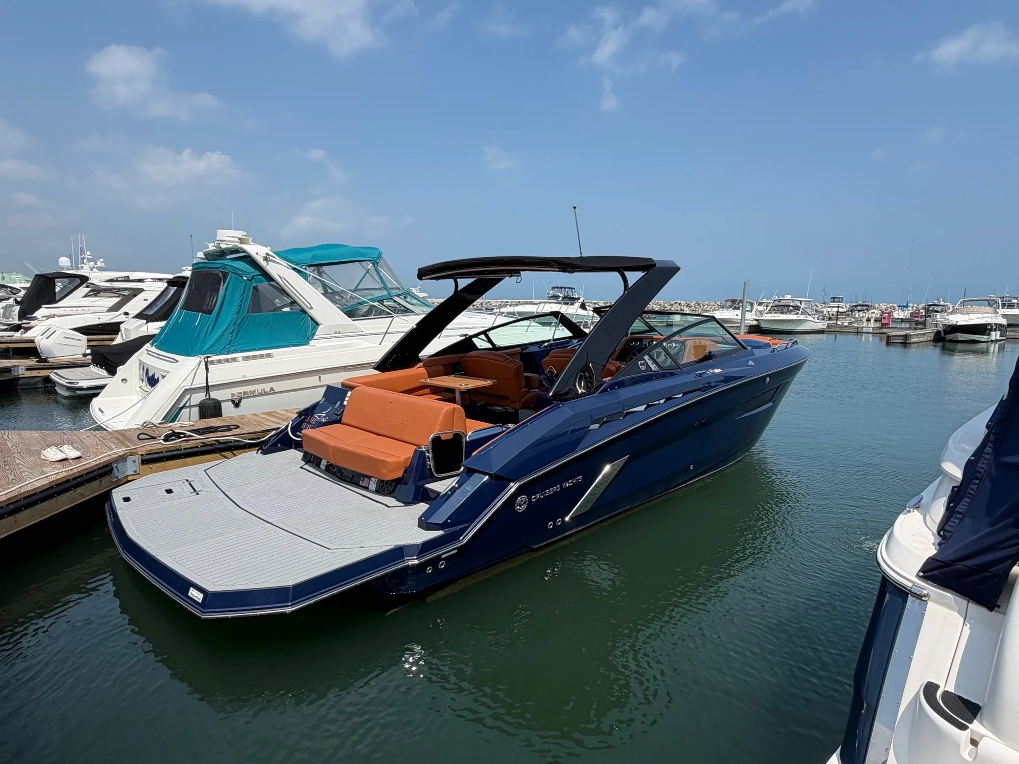 2022 Cruisers Yachts 338 SOUTH BEACH Image Thumbnail #0