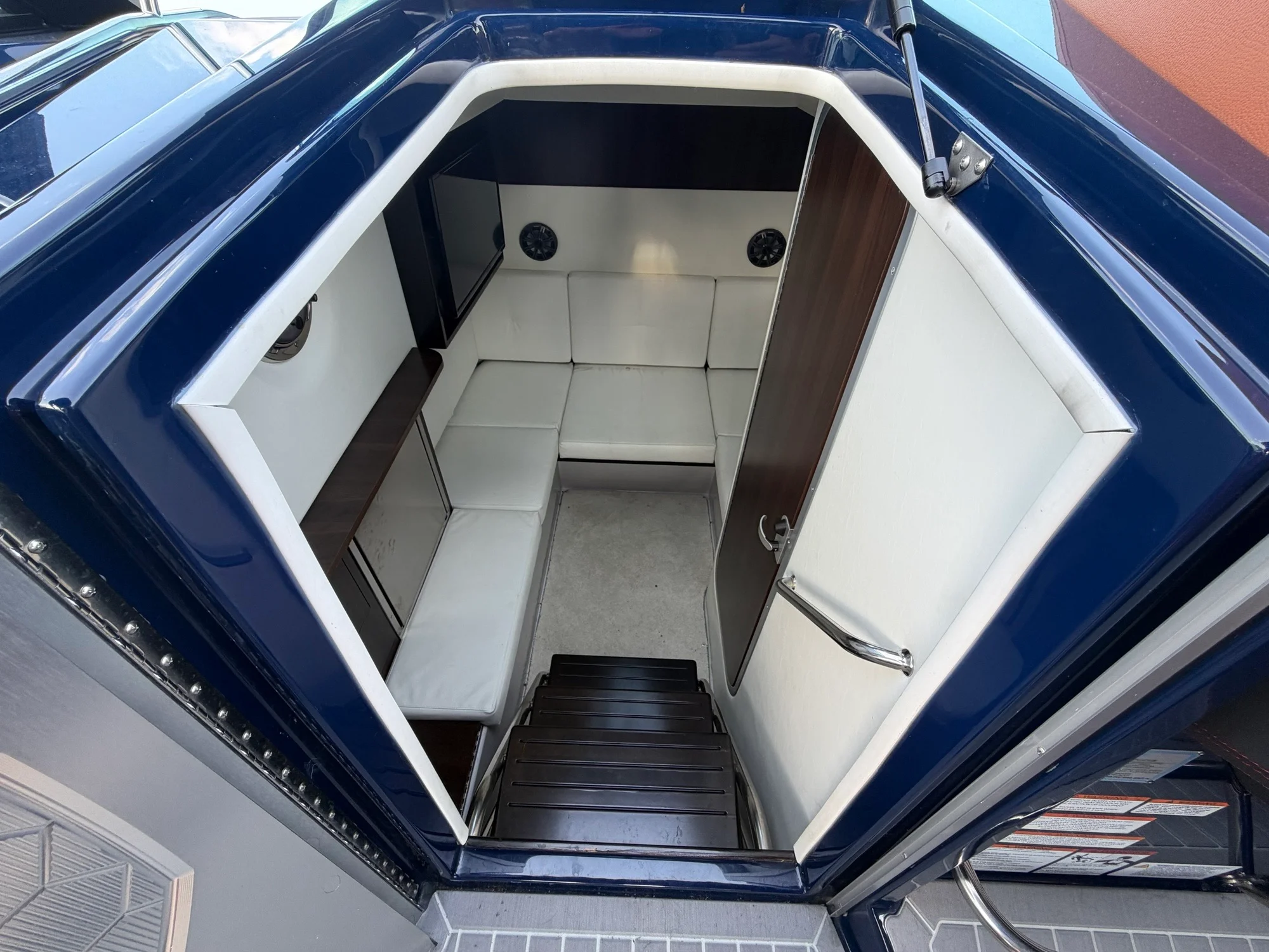 2022 Cruisers Yachts 338 SOUTH BEACH Image Thumbnail #13