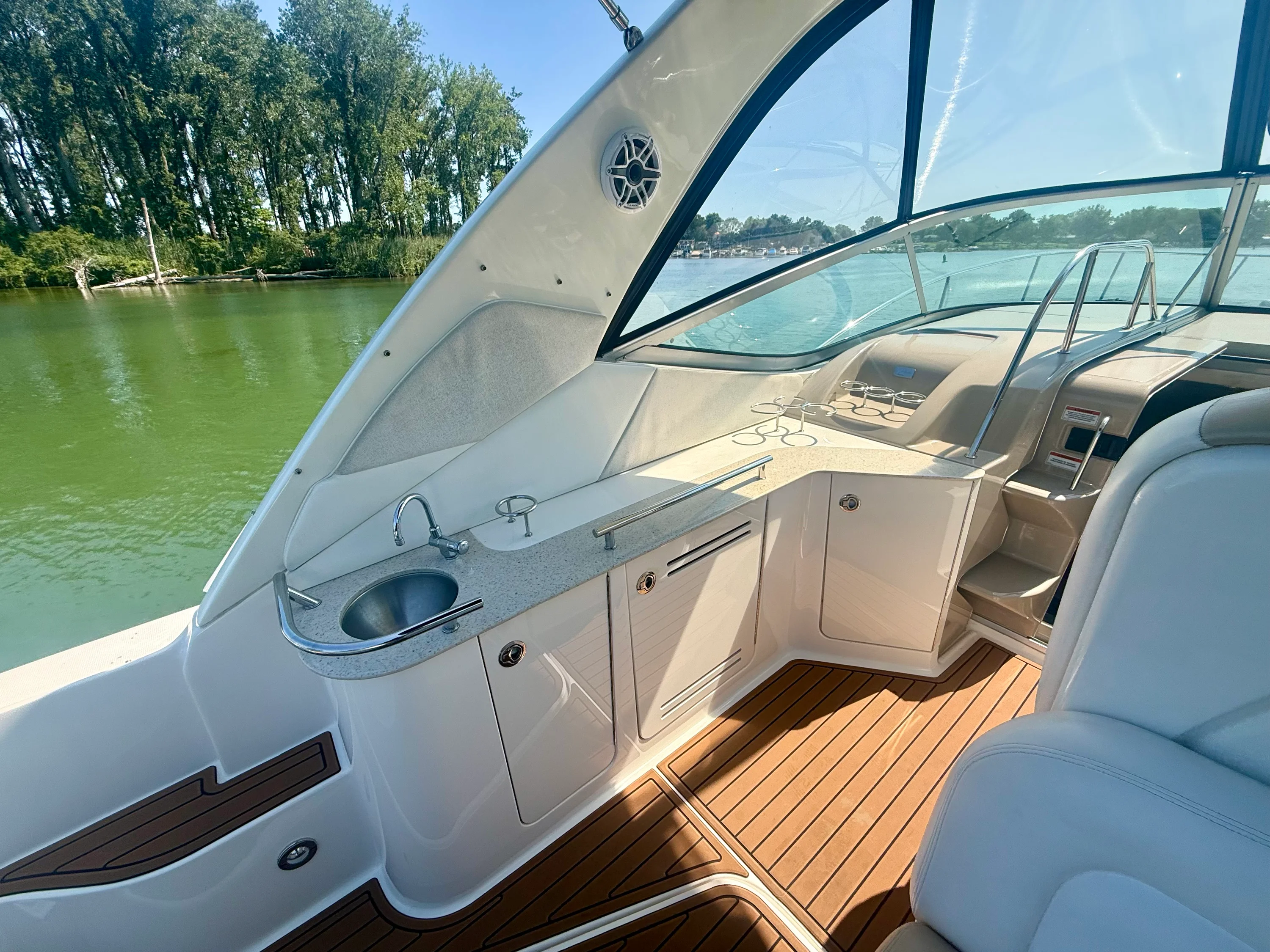 2009 Sea Ray 310 SUNDANCER Image Thumbnail #3