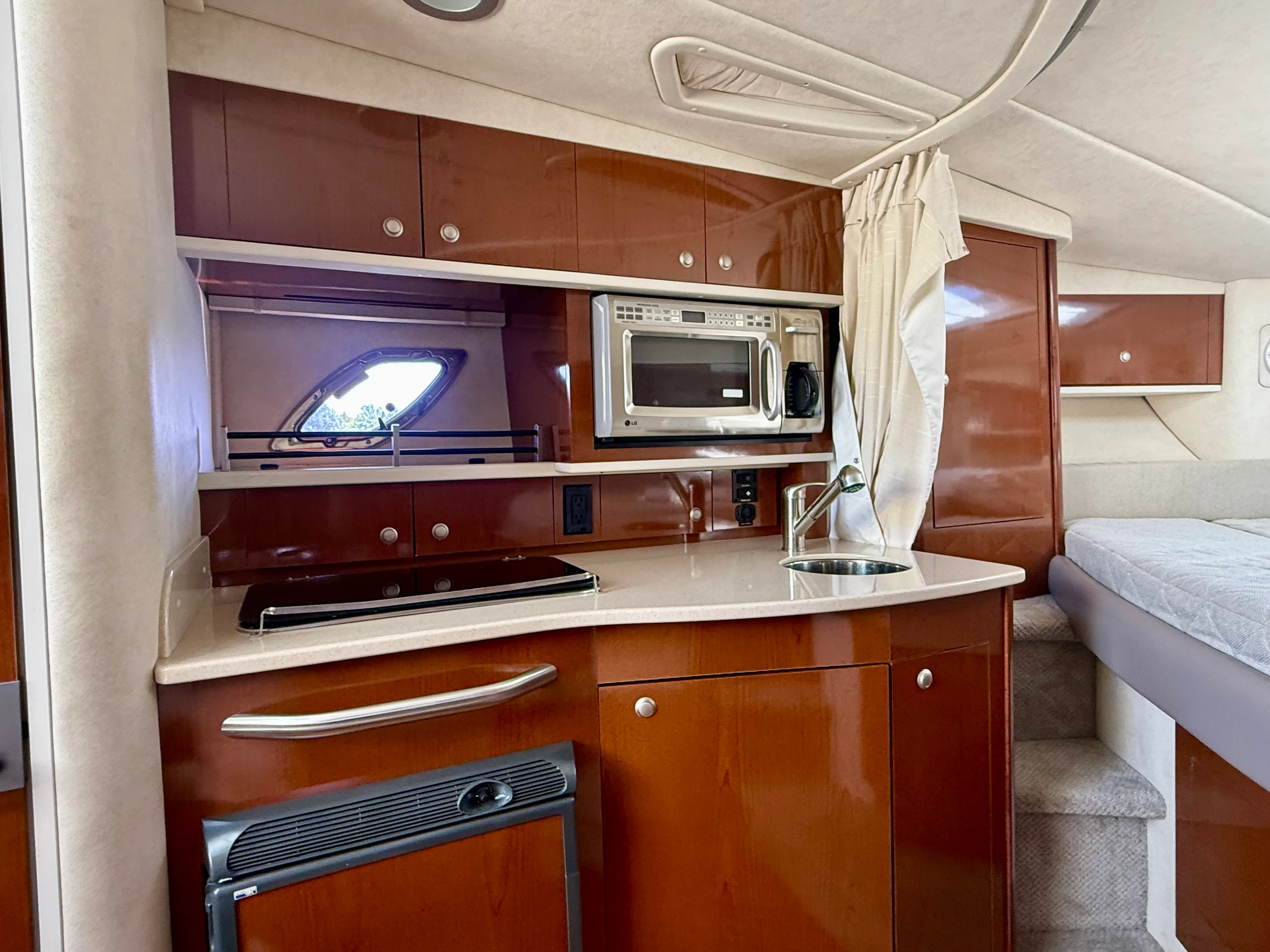 2009 Sea Ray 310 SUNDANCER Image Thumbnail #15