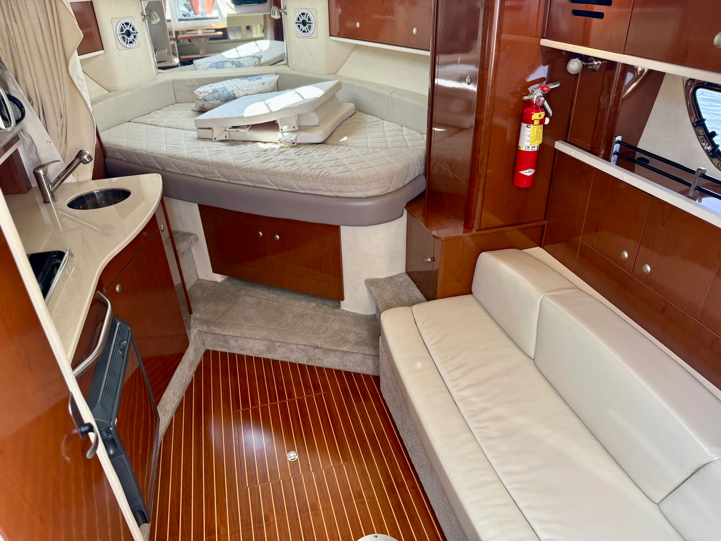 2009 Sea Ray 310 SUNDANCER Image Thumbnail #16
