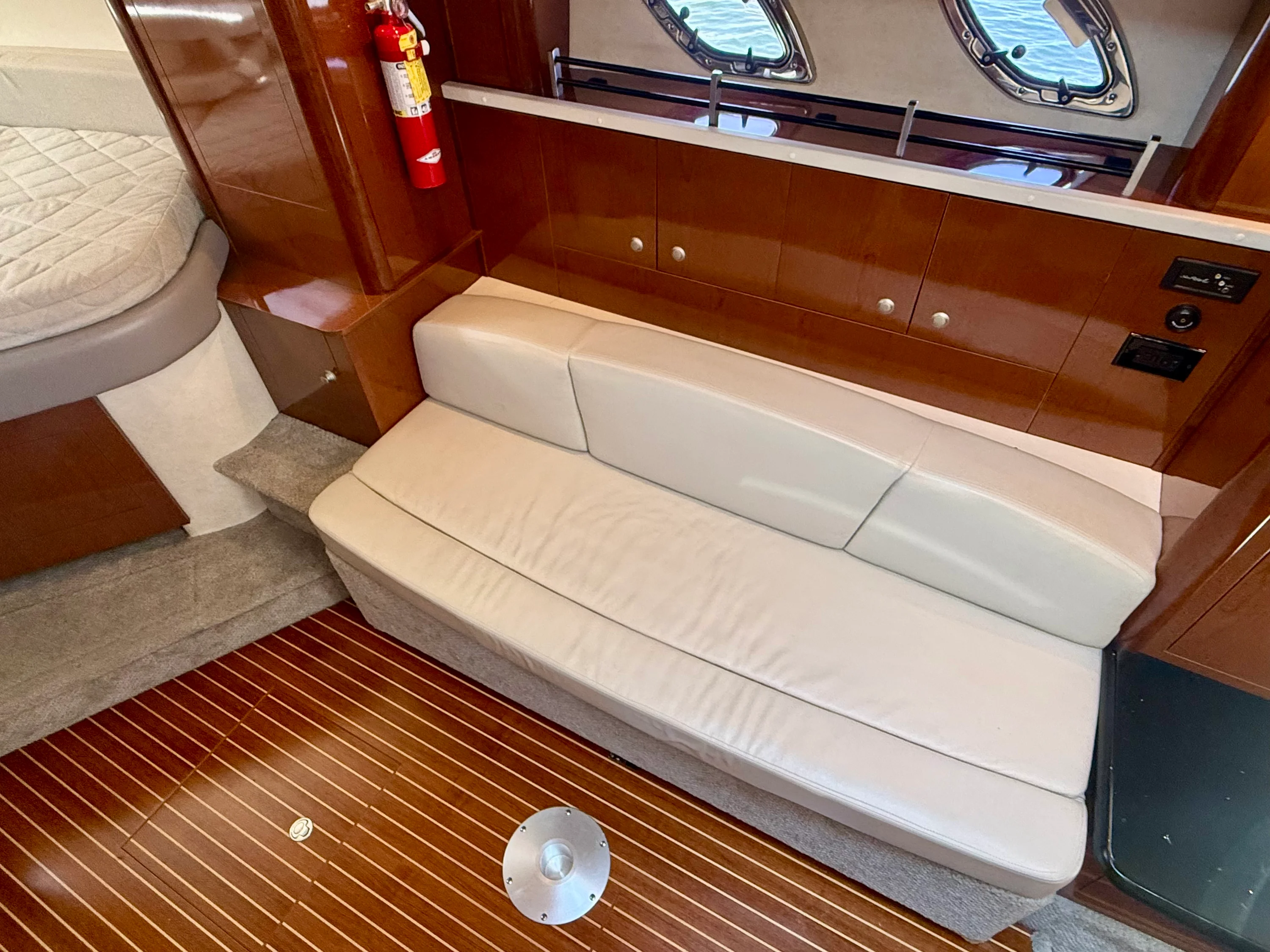 2009 Sea Ray 310 SUNDANCER Image Thumbnail #17