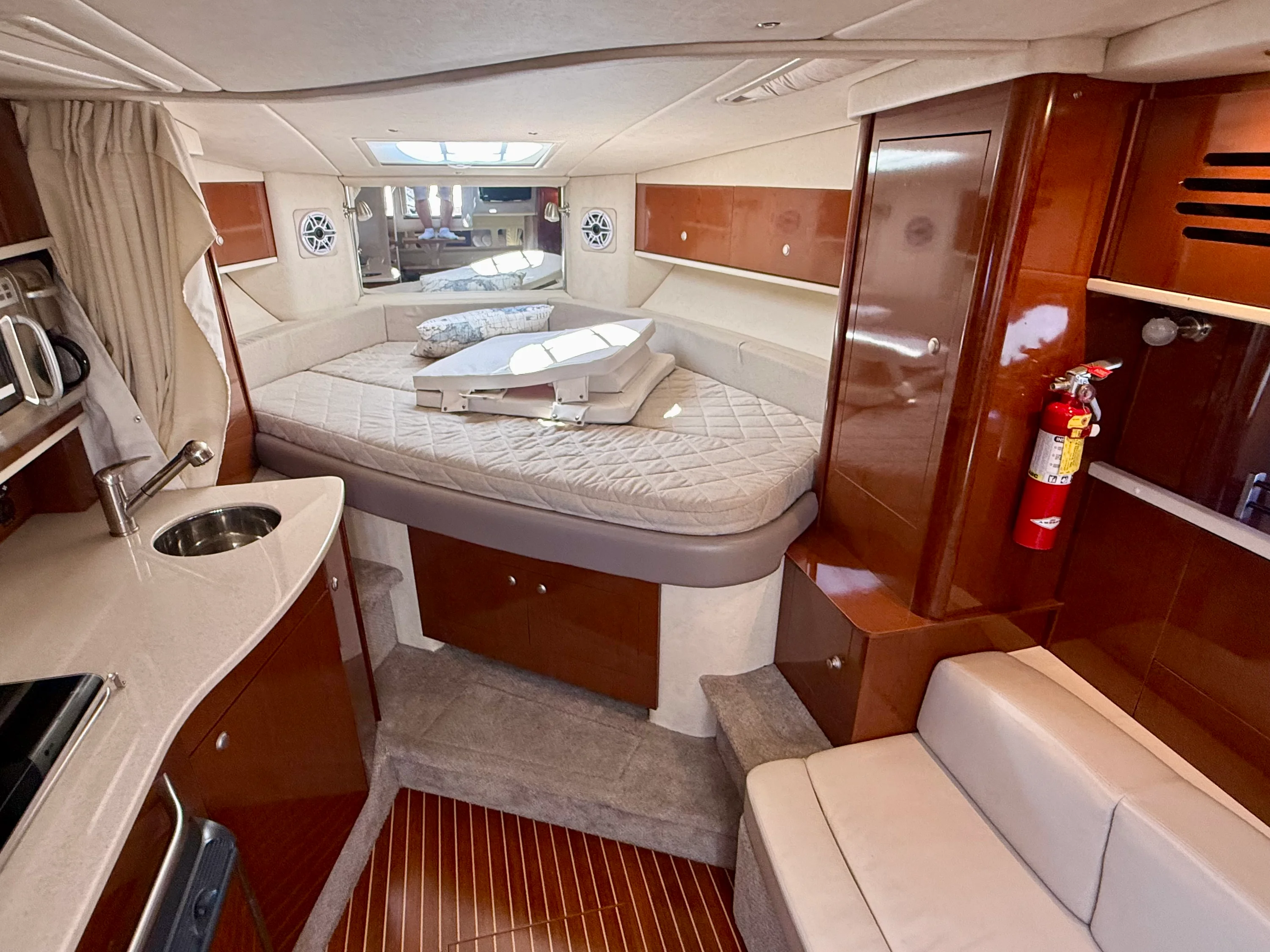 2009 Sea Ray 310 SUNDANCER Image Thumbnail #13