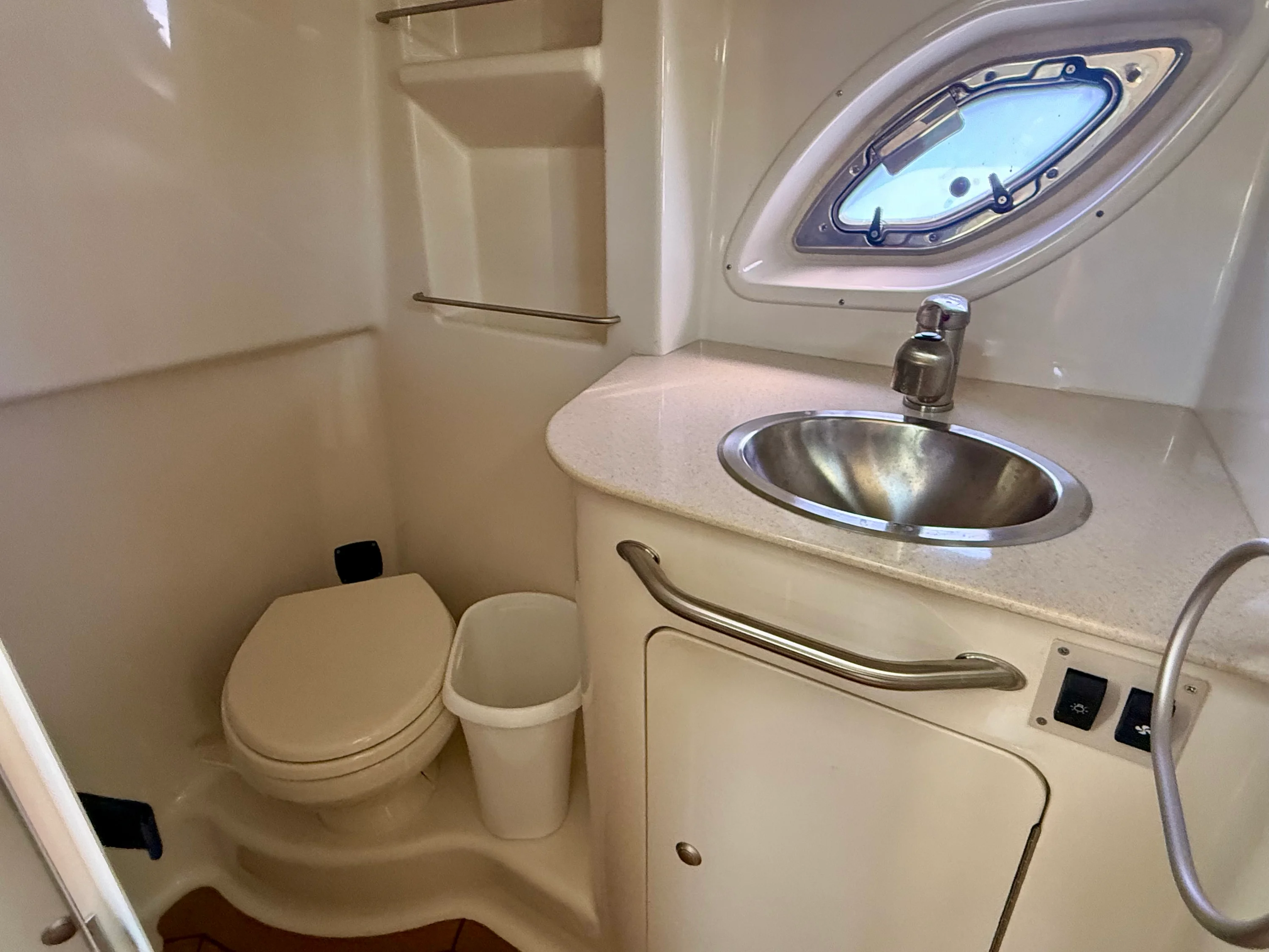 2009 Sea Ray 310 SUNDANCER Image Thumbnail #20