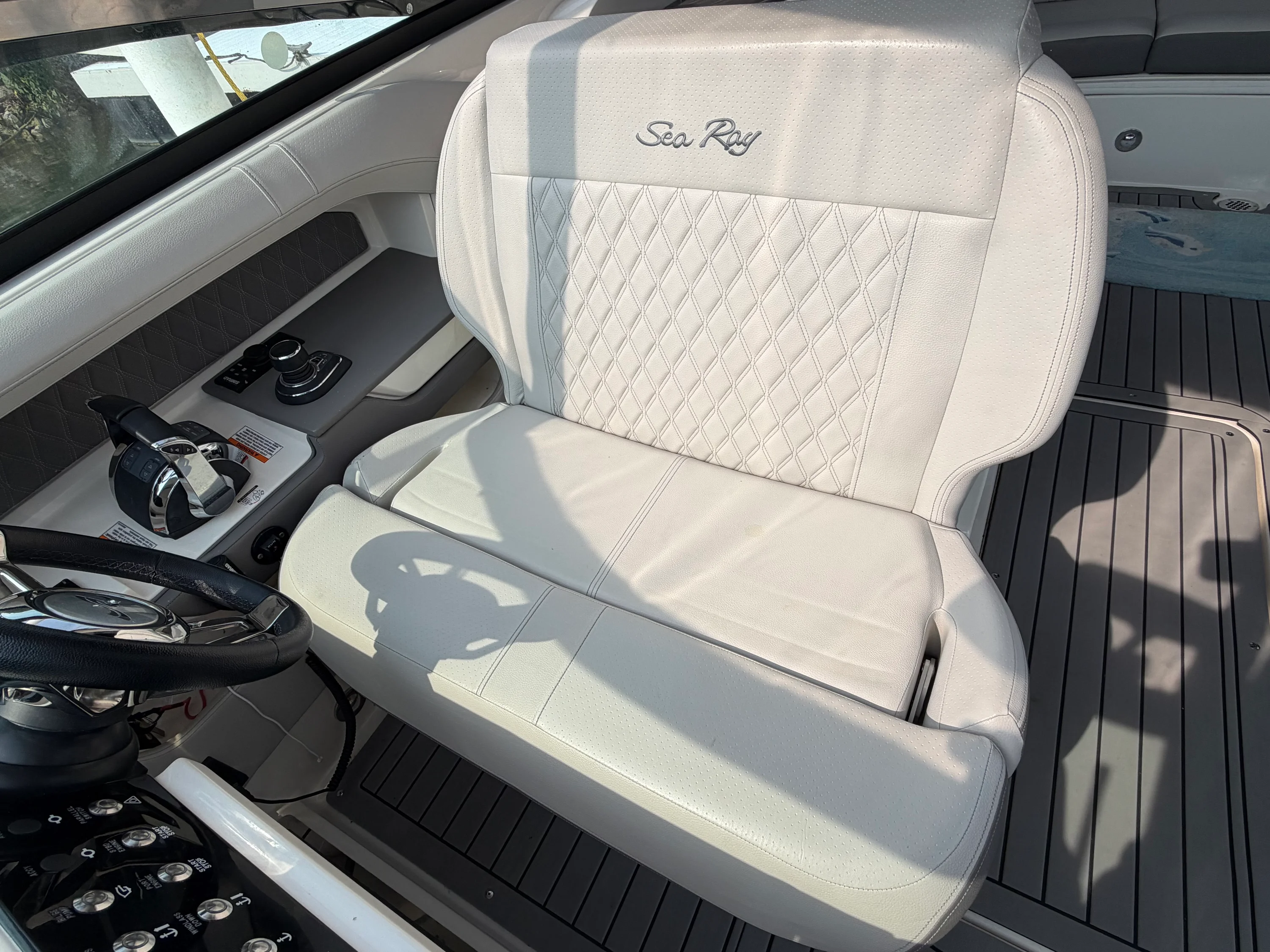 2021 Sea Ray 310 SLX OB Image Thumbnail #5