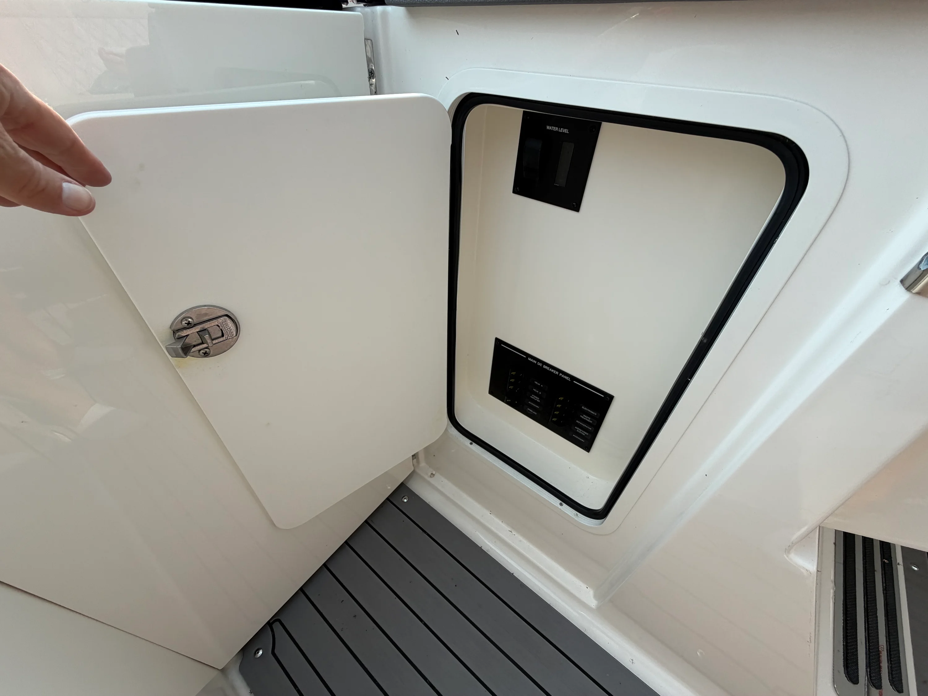 2021 Sea Ray 310 SLX OB Image Thumbnail #14