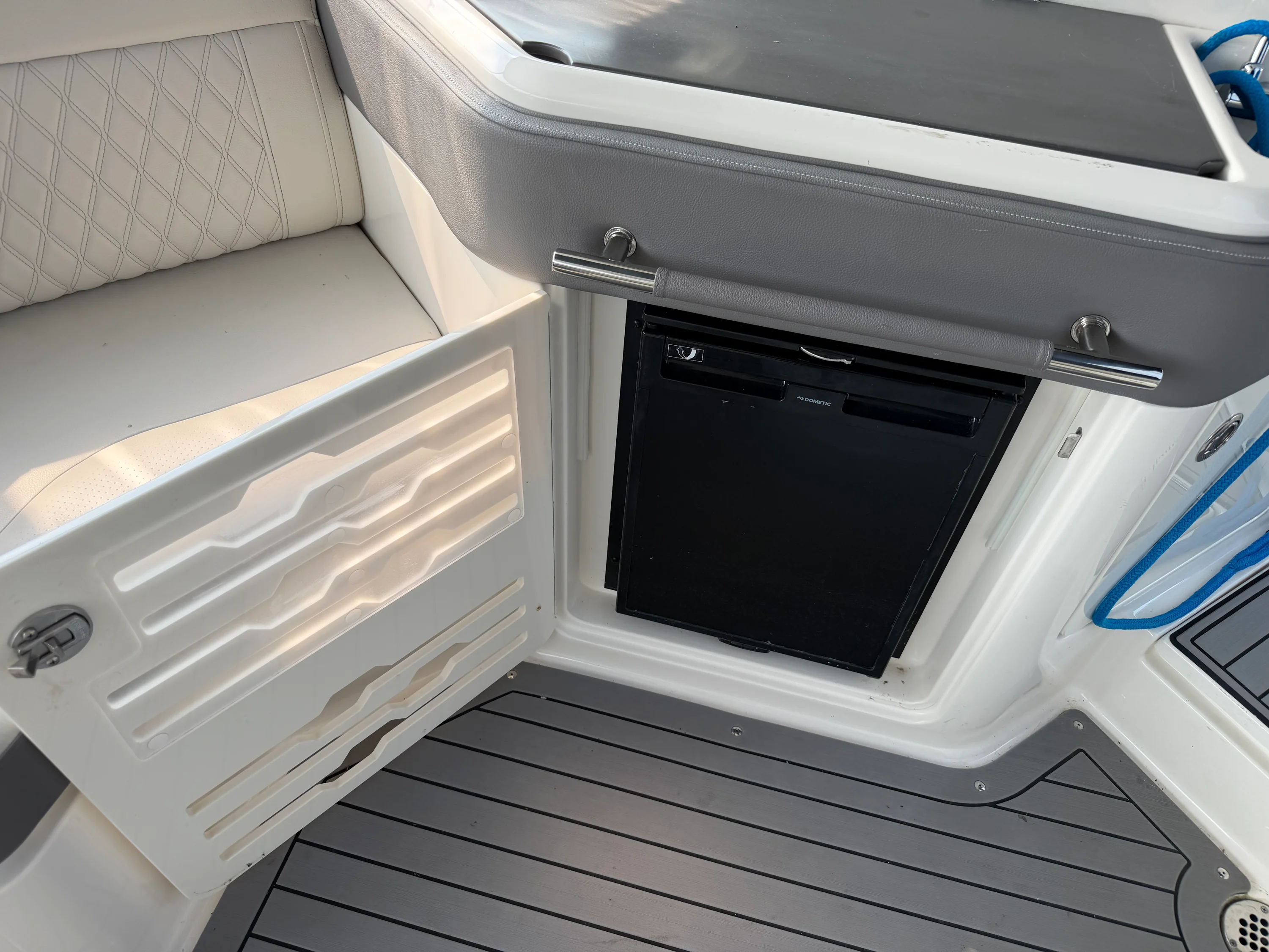 2021 Sea Ray 310 SLX OB Image Thumbnail #9