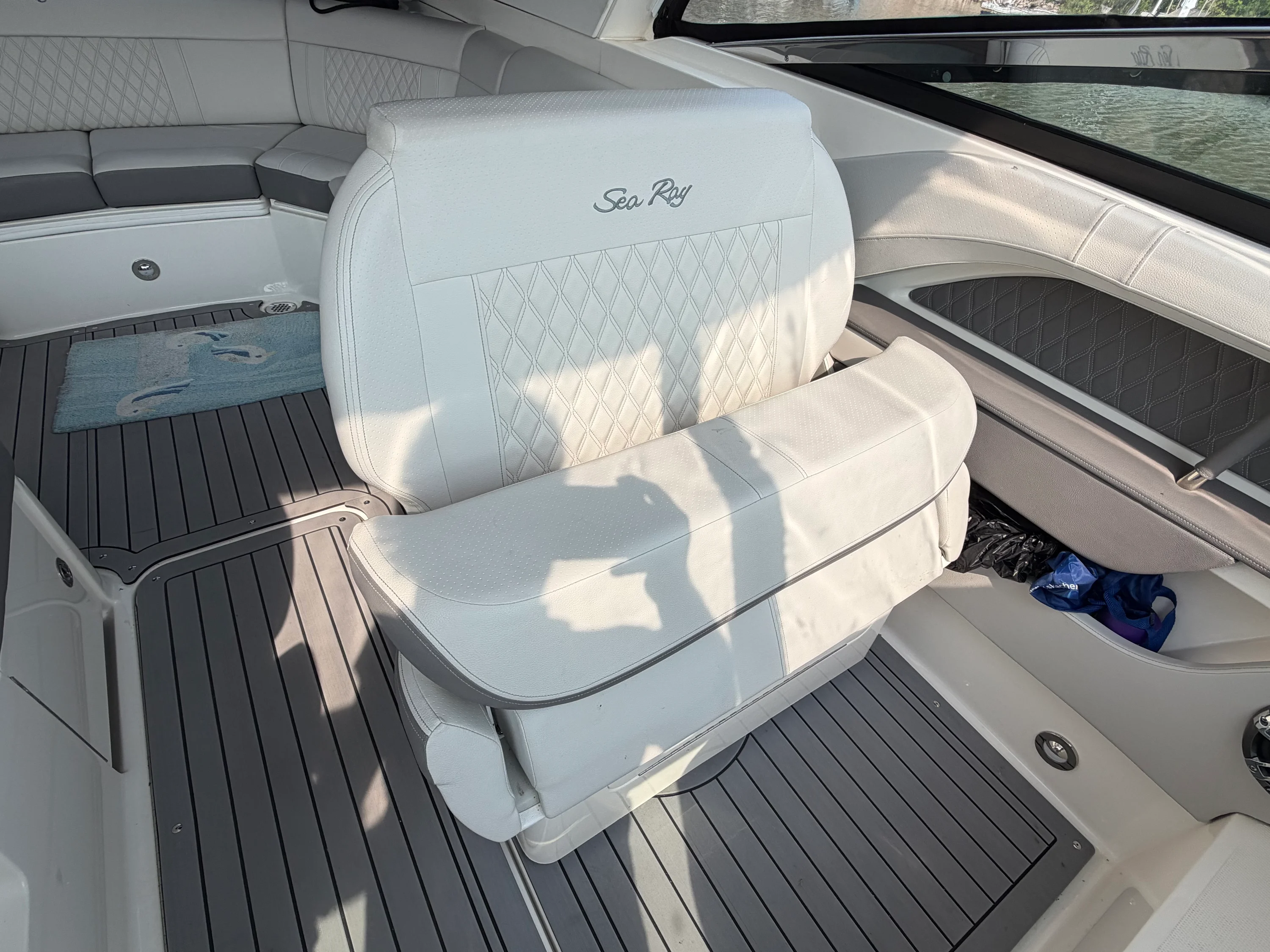 2021 Sea Ray 310 SLX OB Image Thumbnail #7