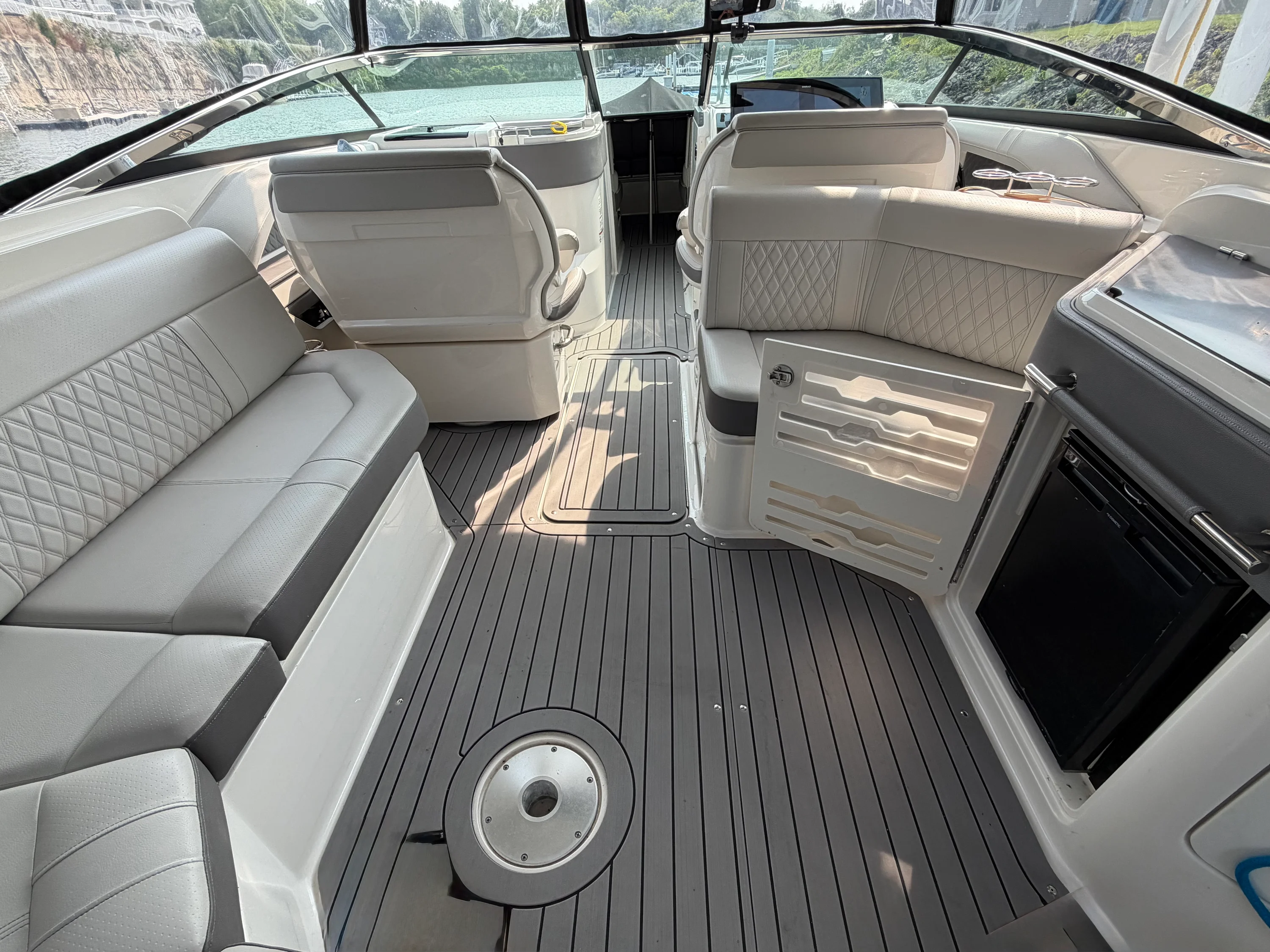 2021 Sea Ray 310 SLX OB Image Thumbnail #3