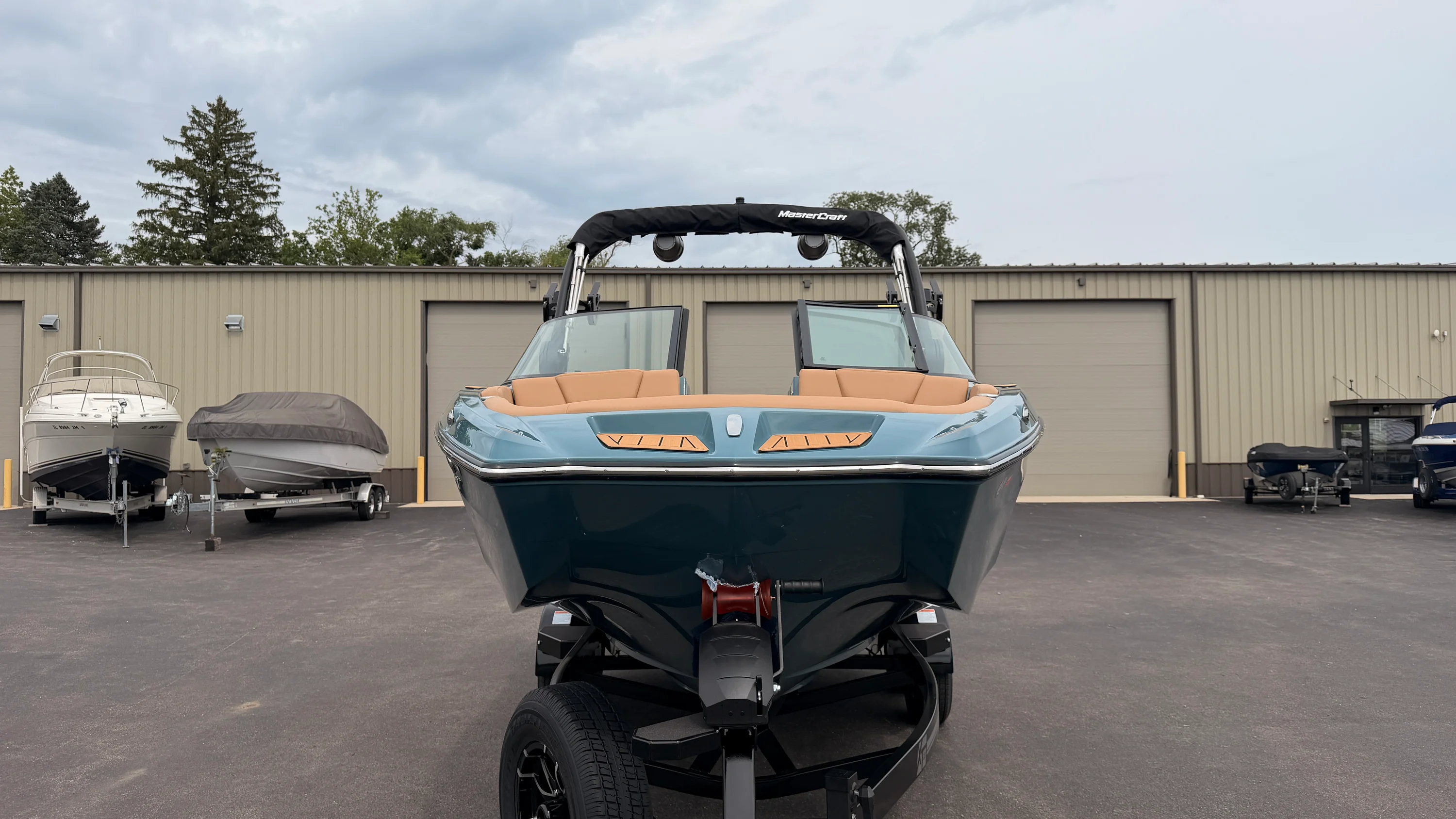 2027 Mastercraft XT22 Image Thumbnail #2
