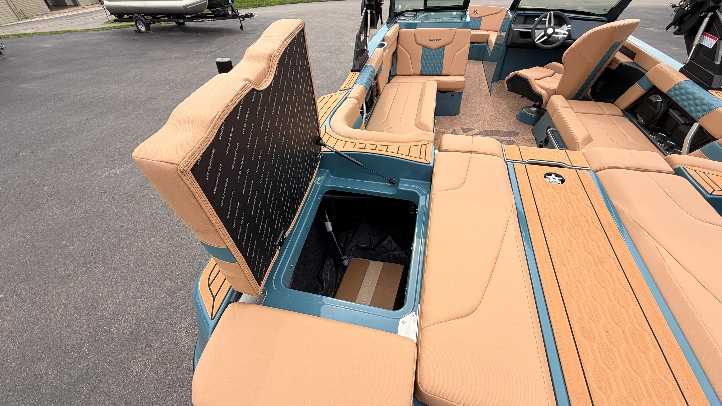 2027 Mastercraft XT22 Image Thumbnail #16