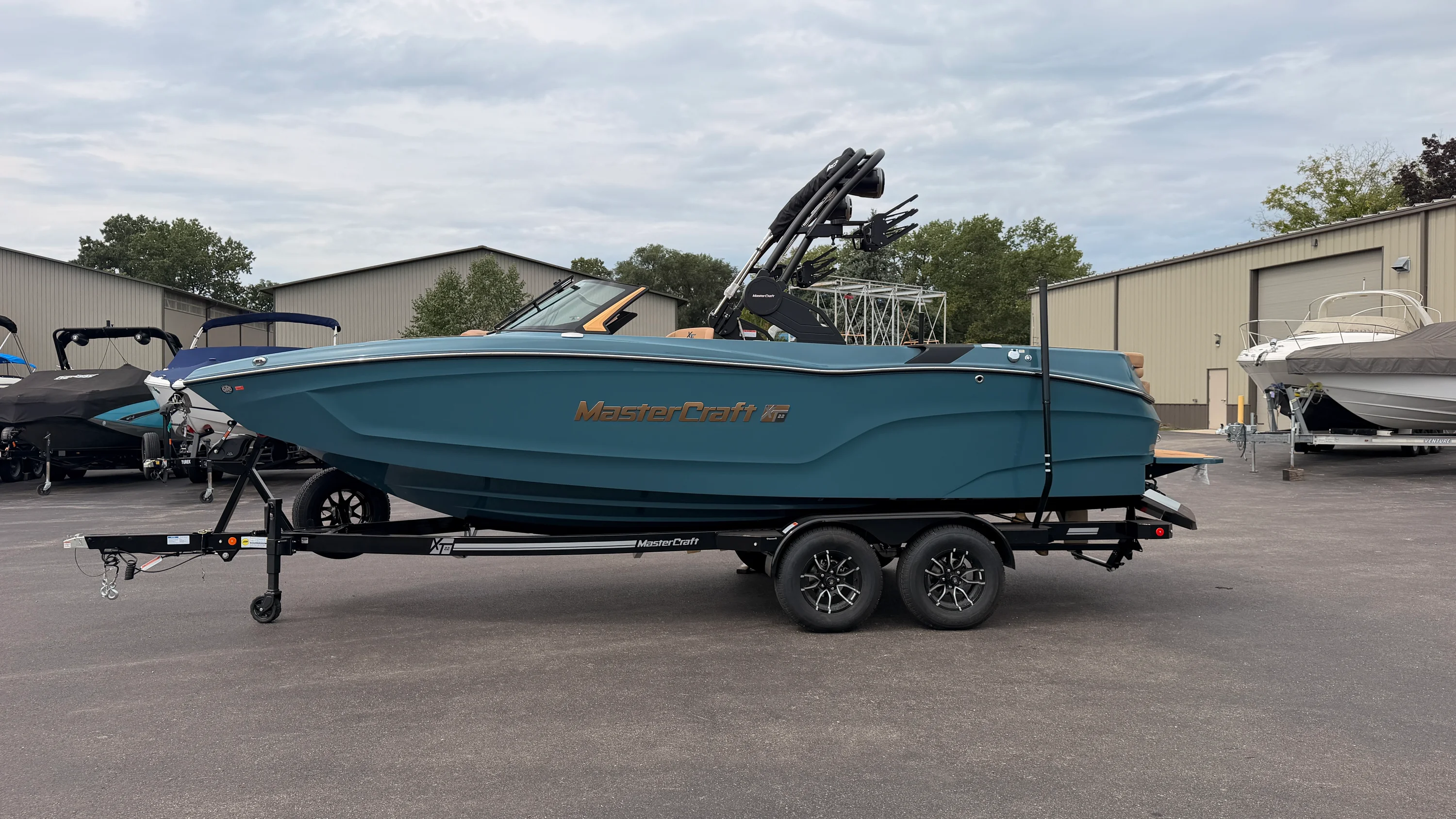 2027 Mastercraft XT22 Image Thumbnail #3