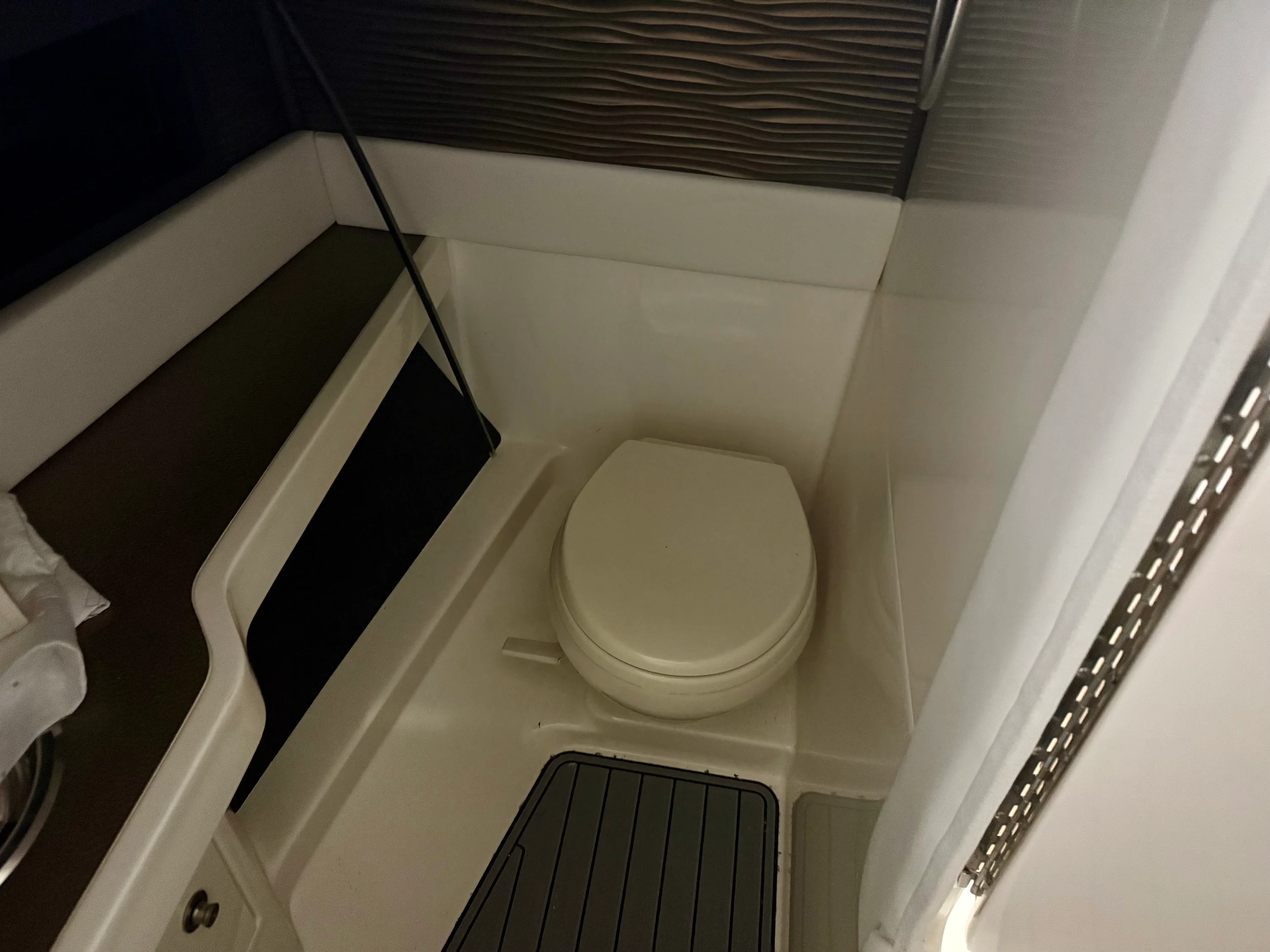 2017 Sea Ray 310 SLX Image Thumbnail #8