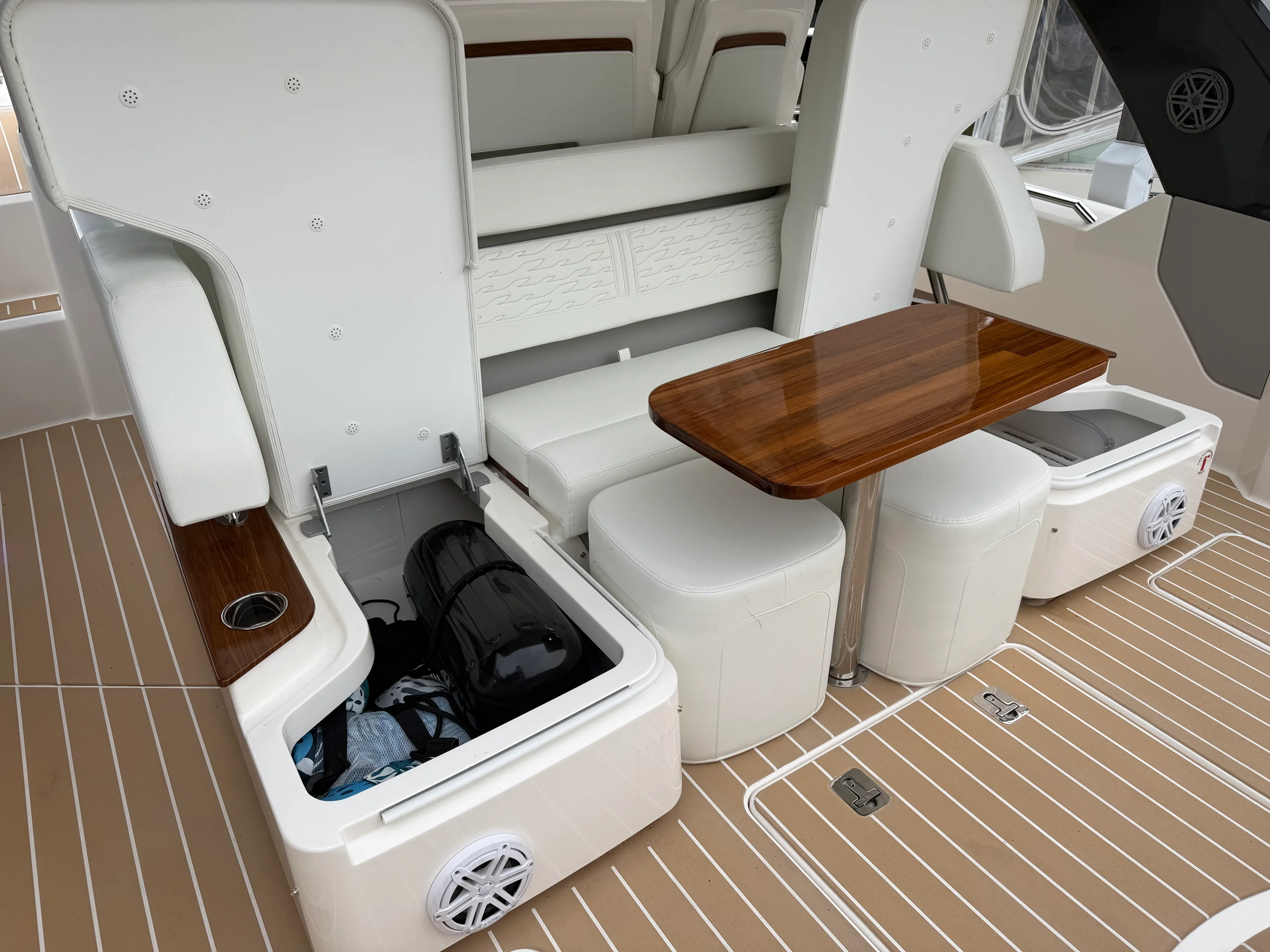 2027 Tiara Yachts 39 LS Image Thumbnail #15