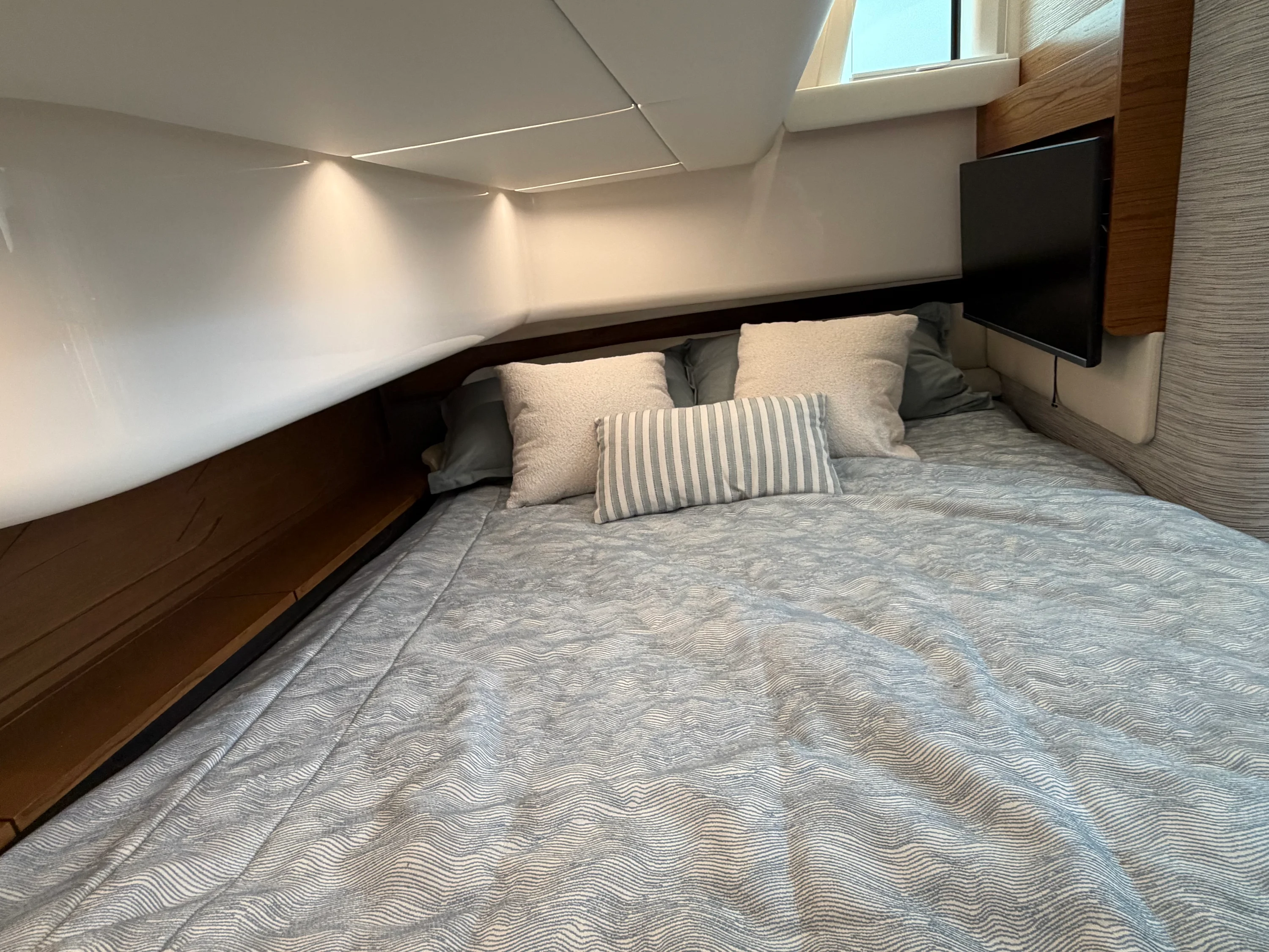 2027 Tiara Yachts 39 LS Image Thumbnail #28