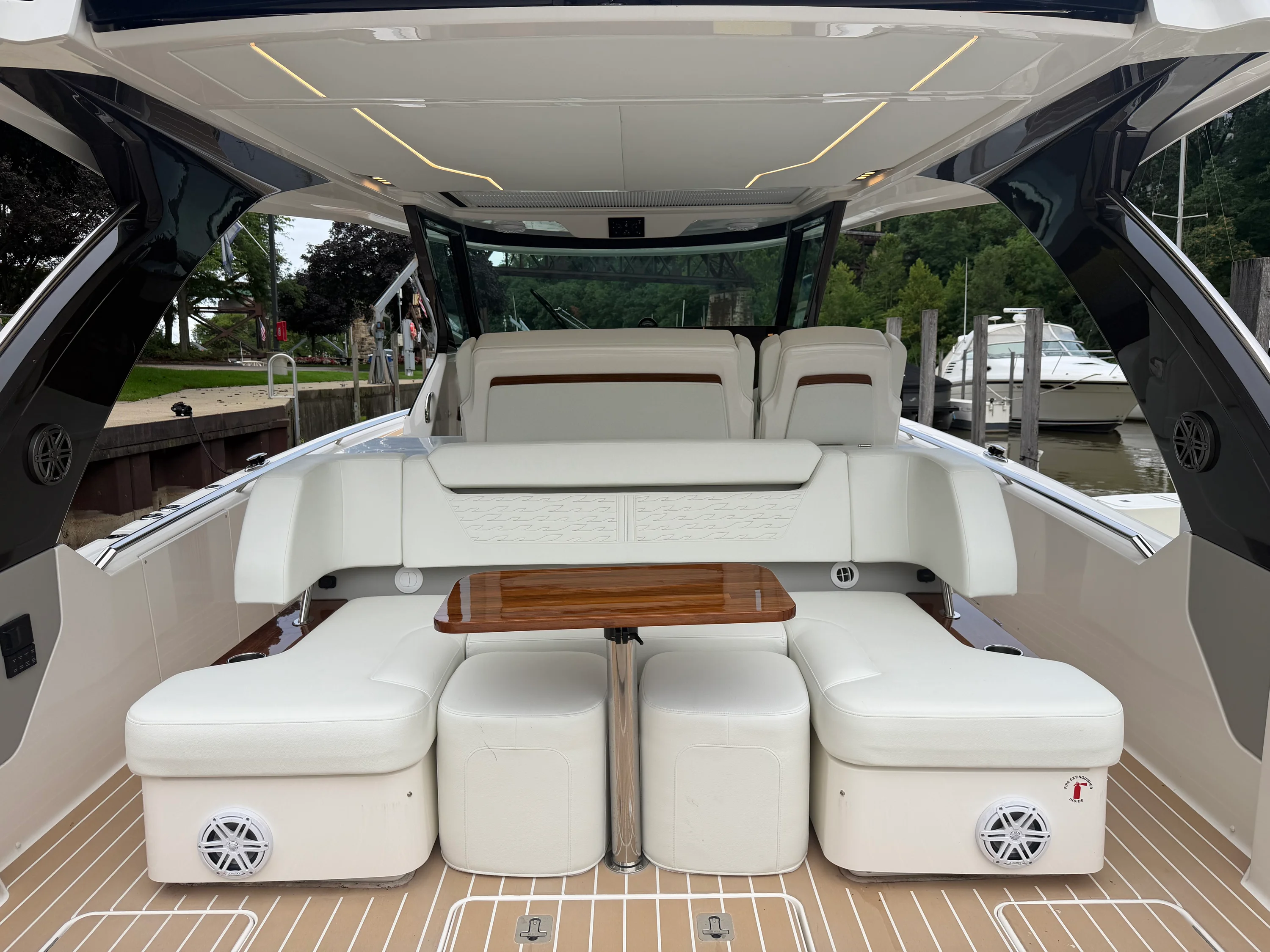 2027 Tiara Yachts 39 LS Image Thumbnail #14