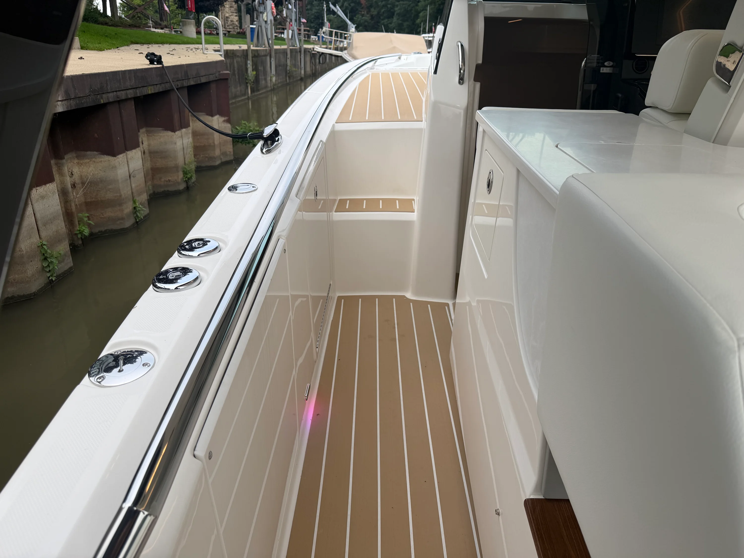 2027 Tiara Yachts 39 LS Image Thumbnail #17