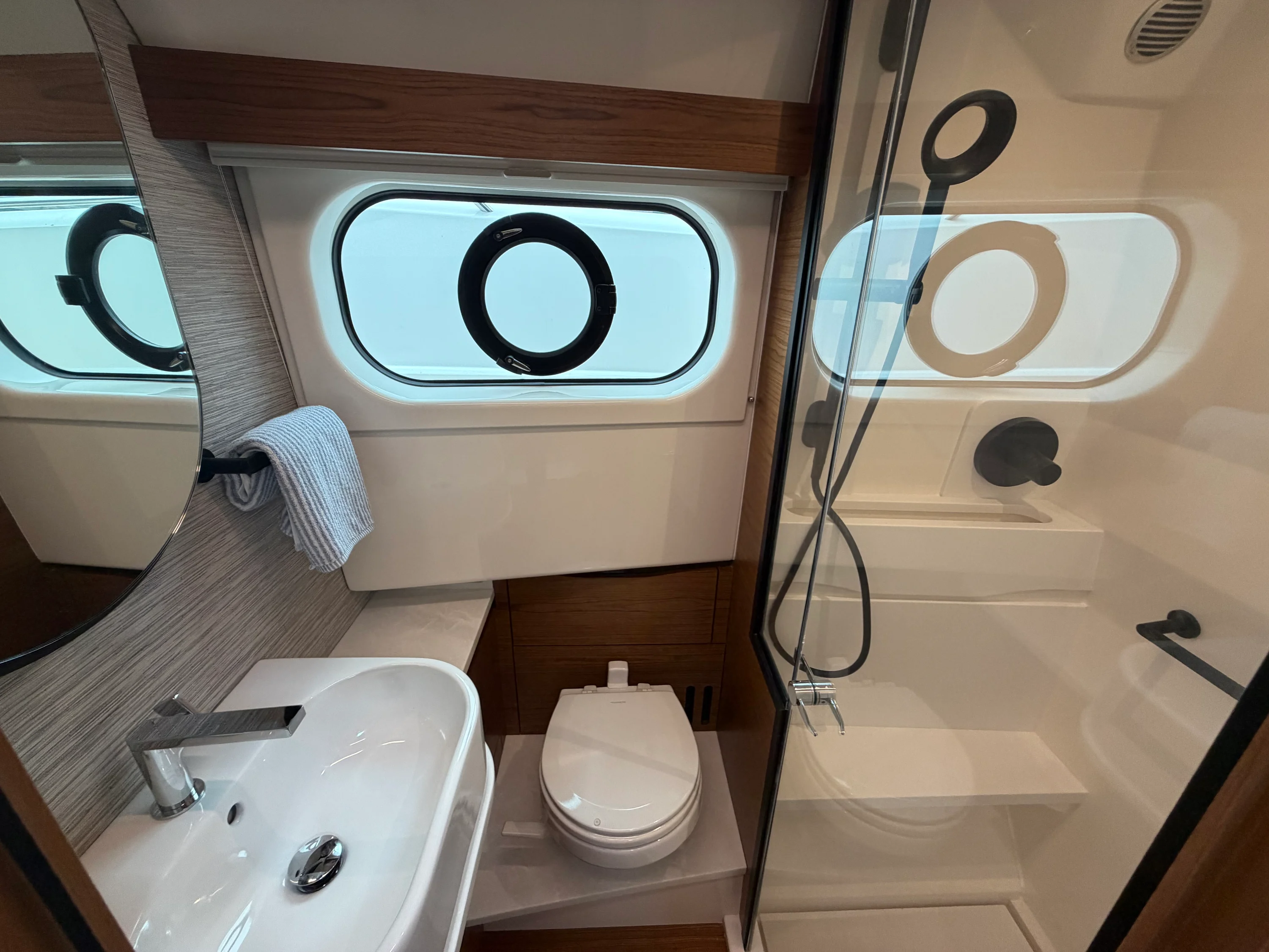 2027 Tiara Yachts 39 LS Image Thumbnail #32