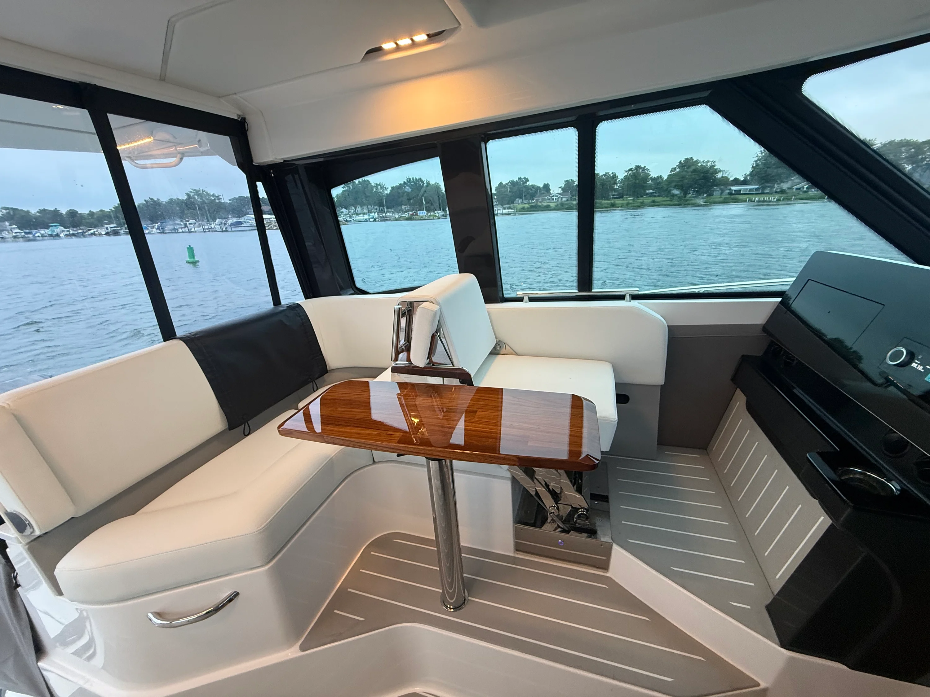 2026 Tiara Yachts 39 LE Image Thumbnail #15