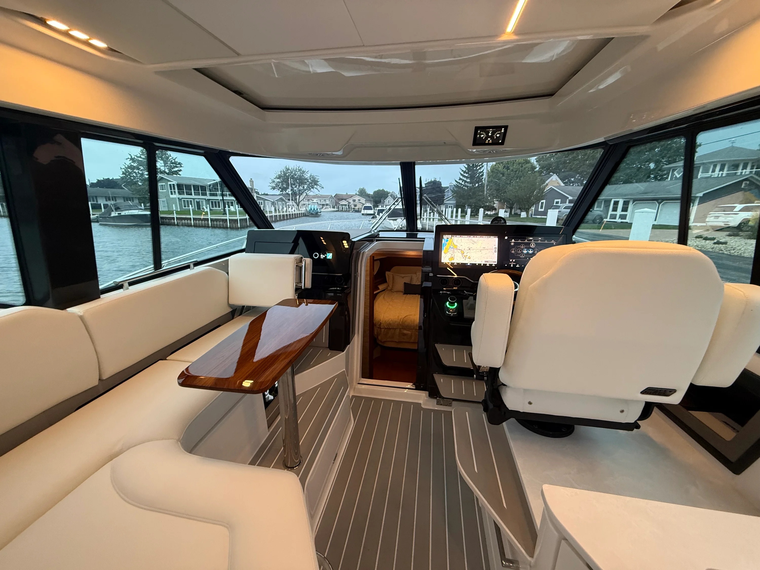 2026 Tiara Yachts 39 LE Image Thumbnail #14