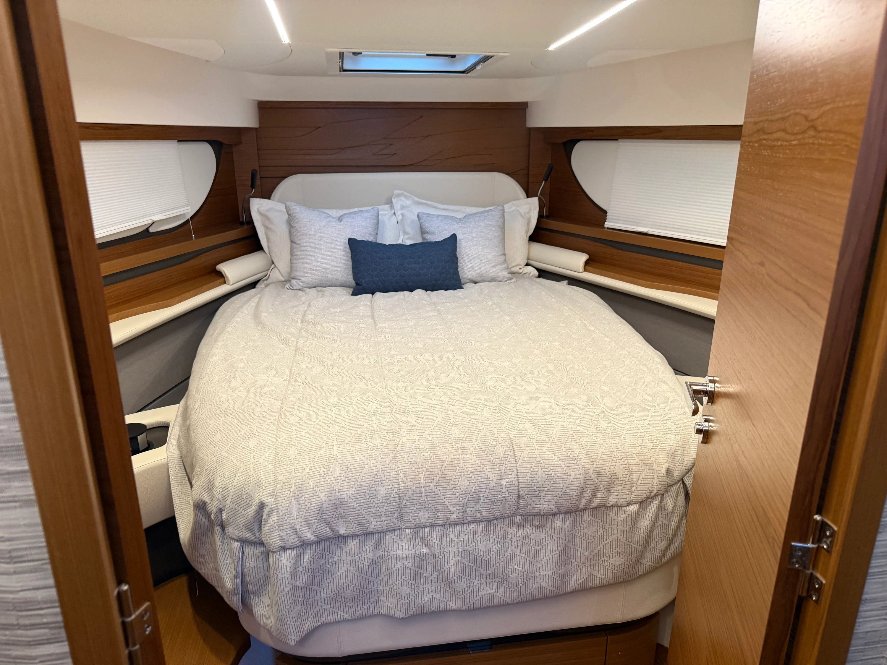 2026 Tiara Yachts 39 LE Image Thumbnail #33