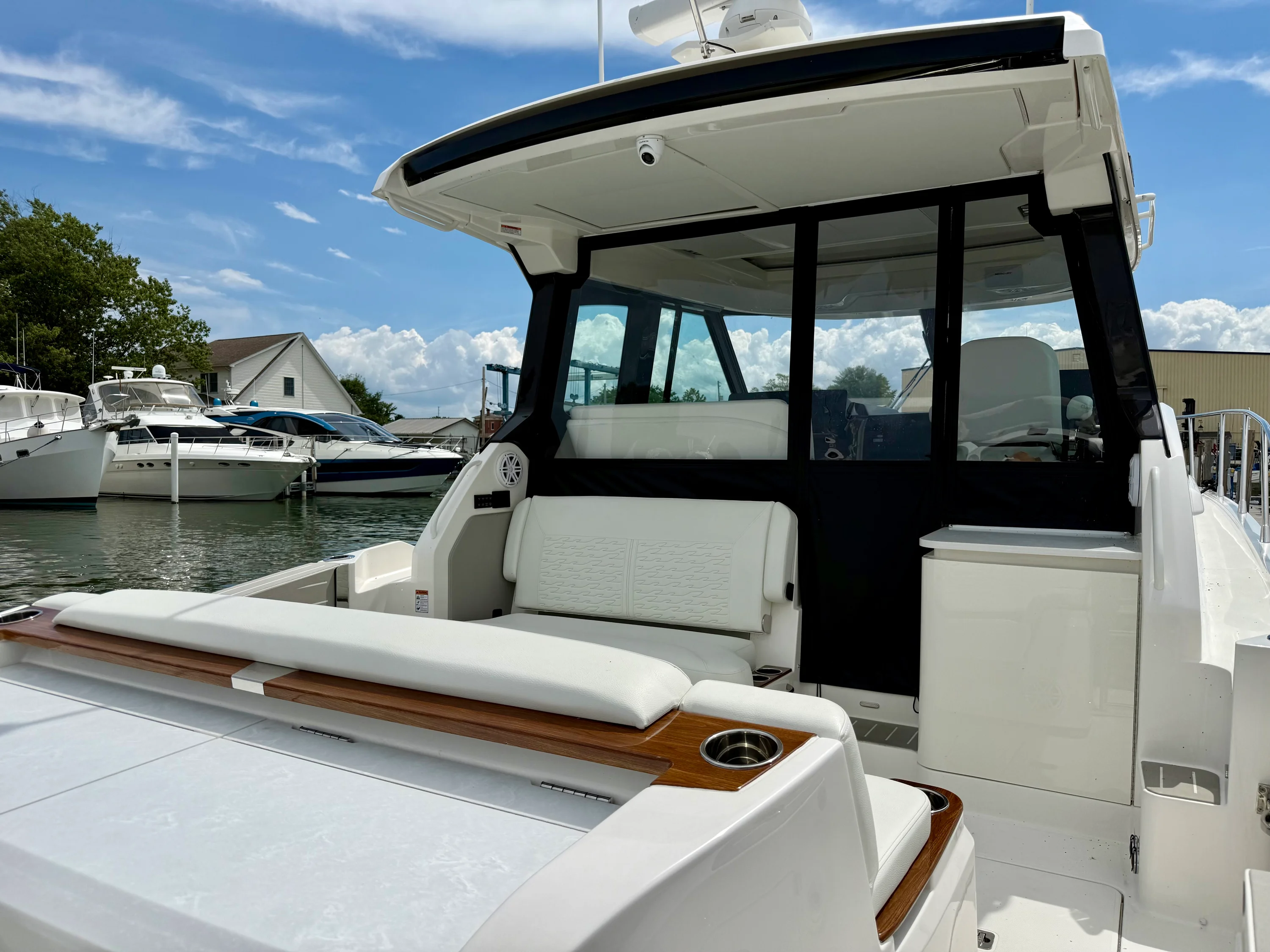 2026 Tiara Yachts 39 LE Image Thumbnail #10