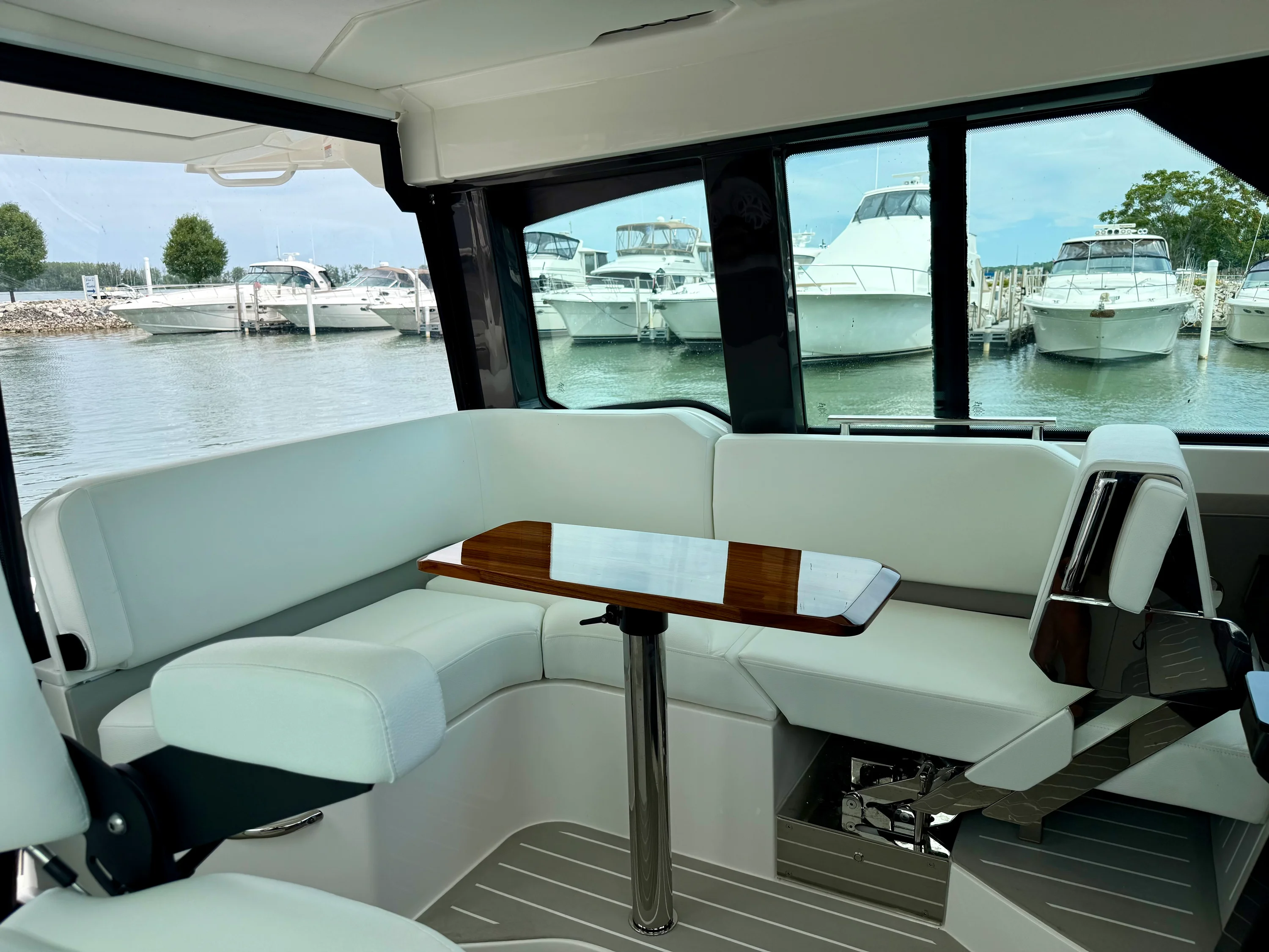 2026 Tiara Yachts 39 LE Image Thumbnail #19