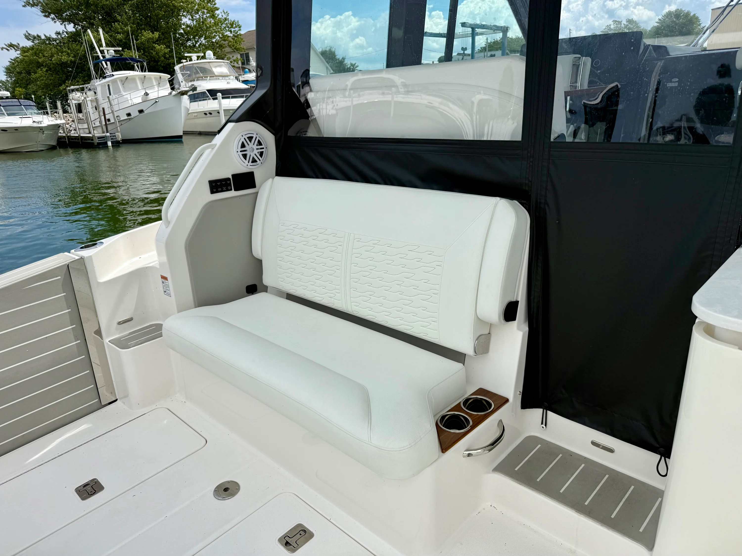 2026 Tiara Yachts 39 LE Image Thumbnail #9
