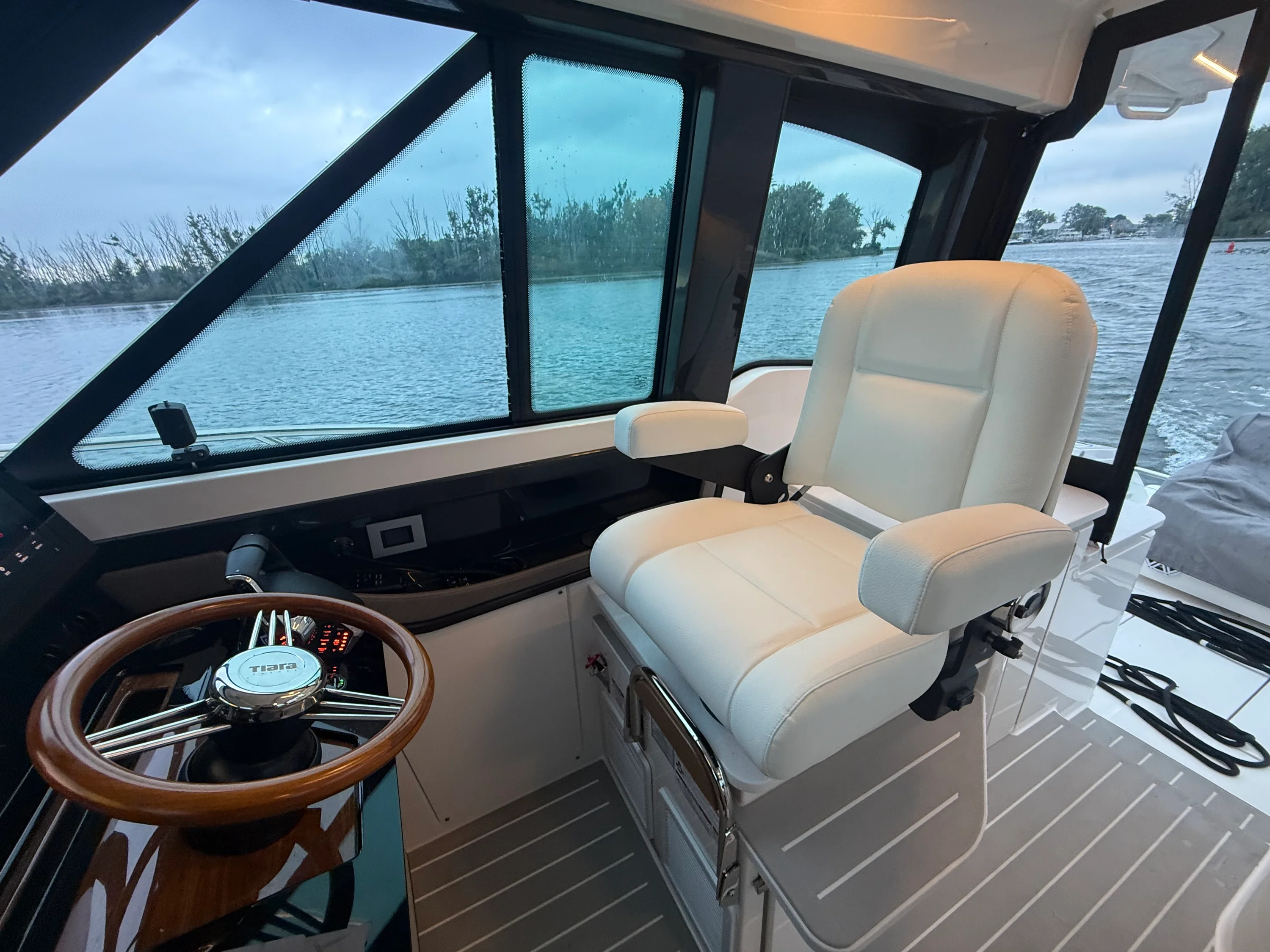2026 Tiara Yachts 39 LE Image Thumbnail #17