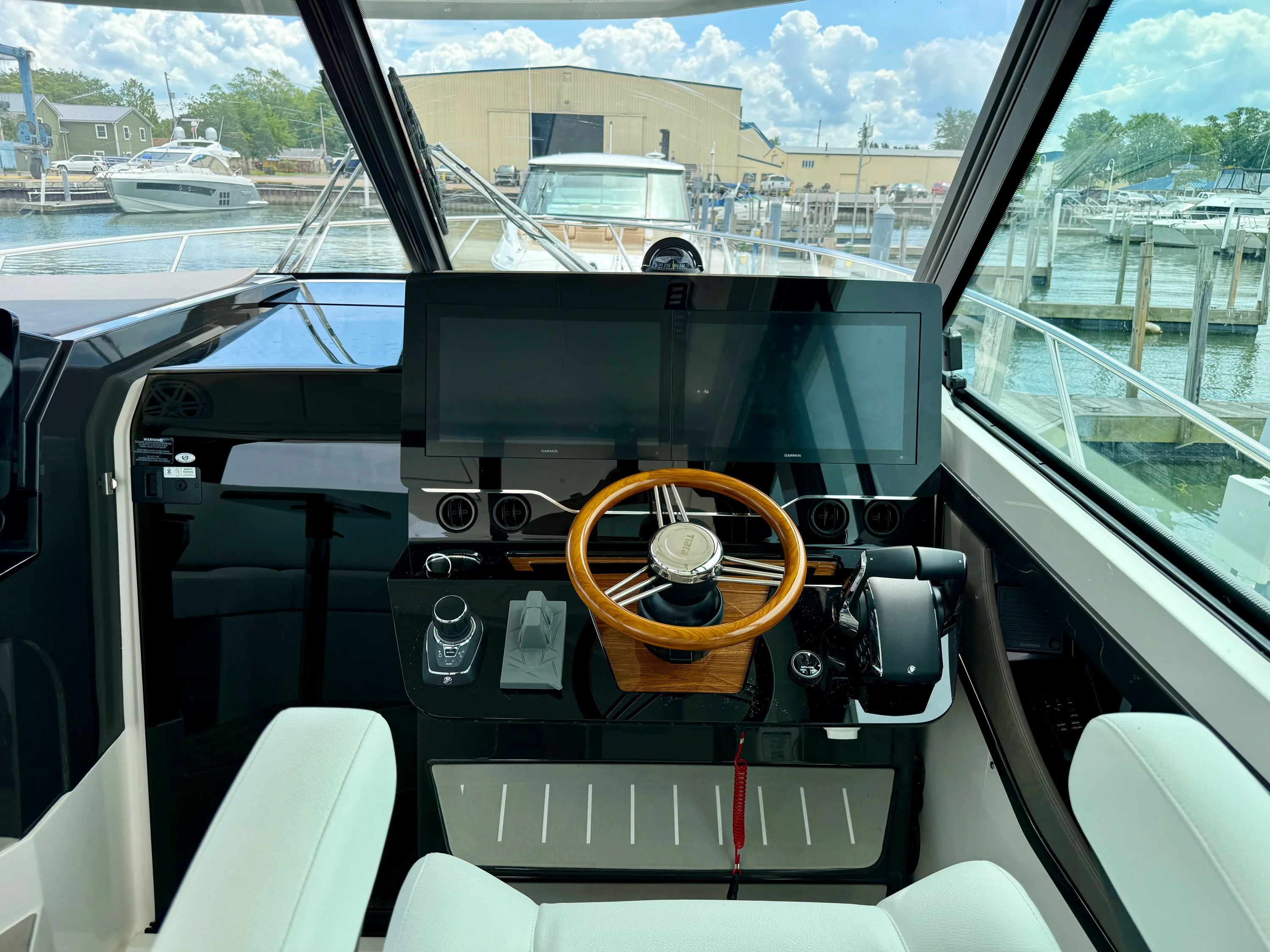 2026 Tiara Yachts 39 LE Image Thumbnail #13