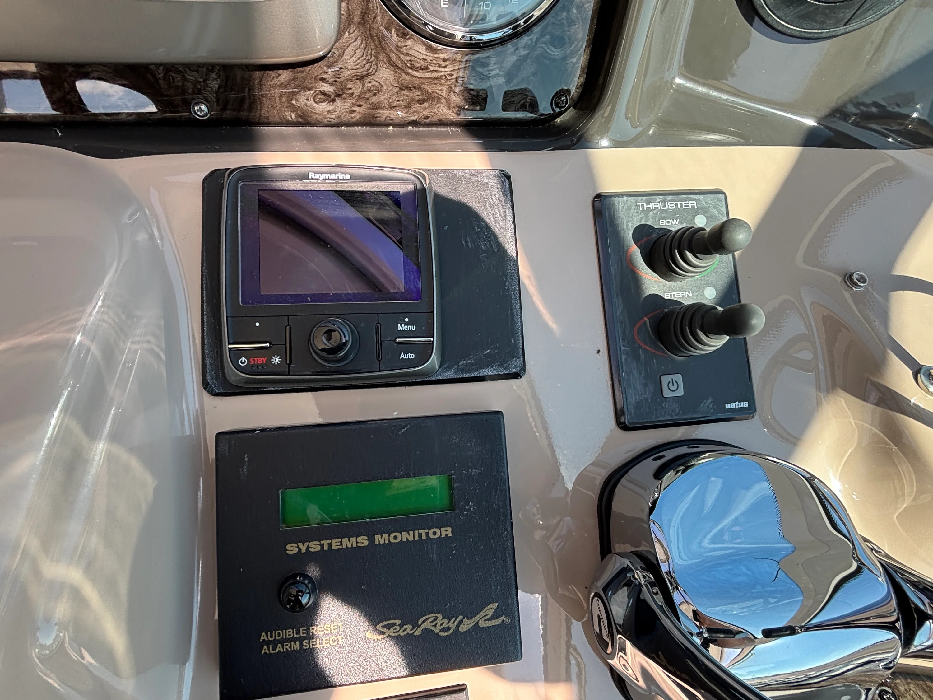 2009 Sea Ray 520 SUNDANCER Image Thumbnail #17