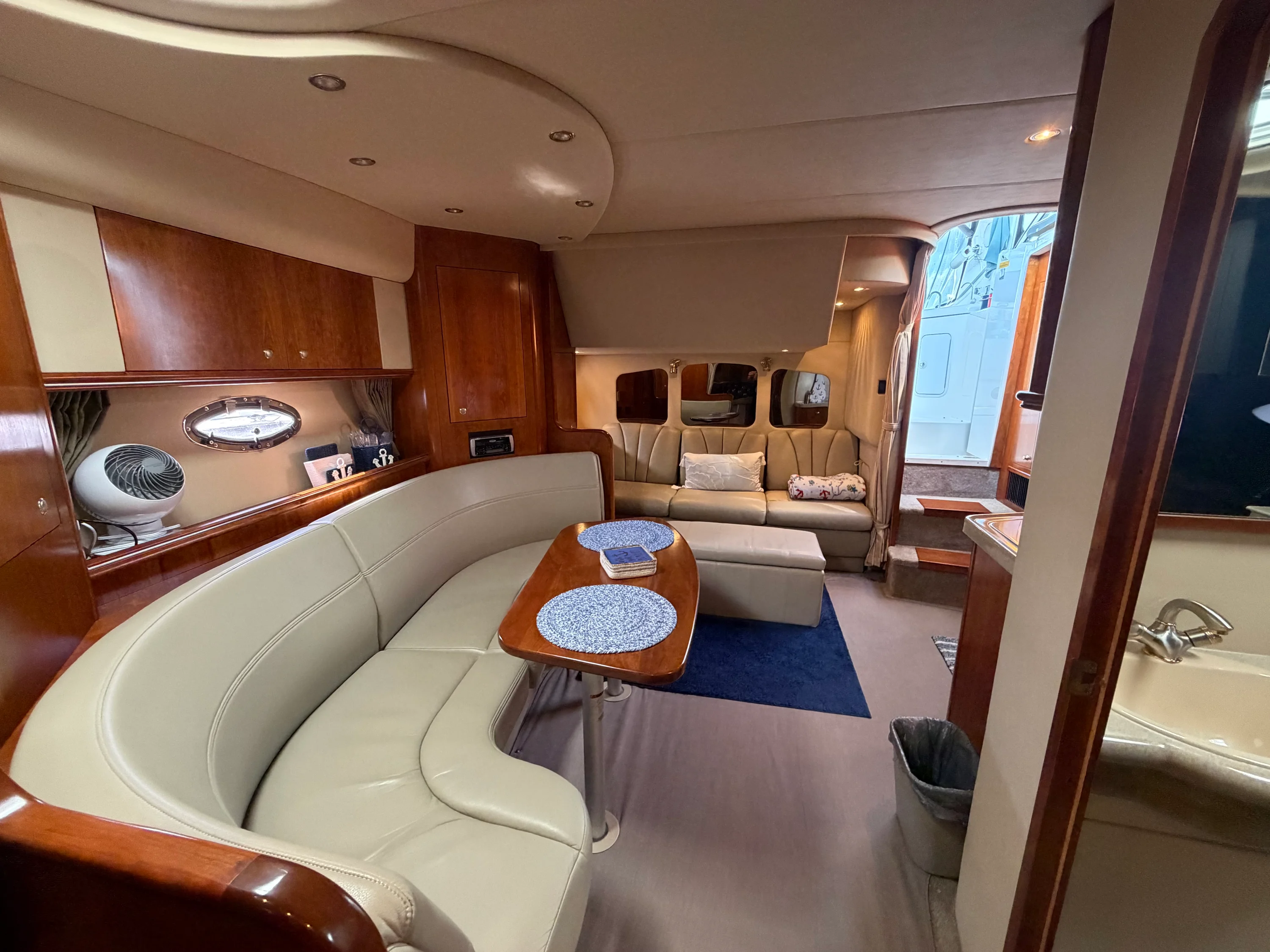 2005 Cruisers Yachts 370 EXPRESS Image Thumbnail #19