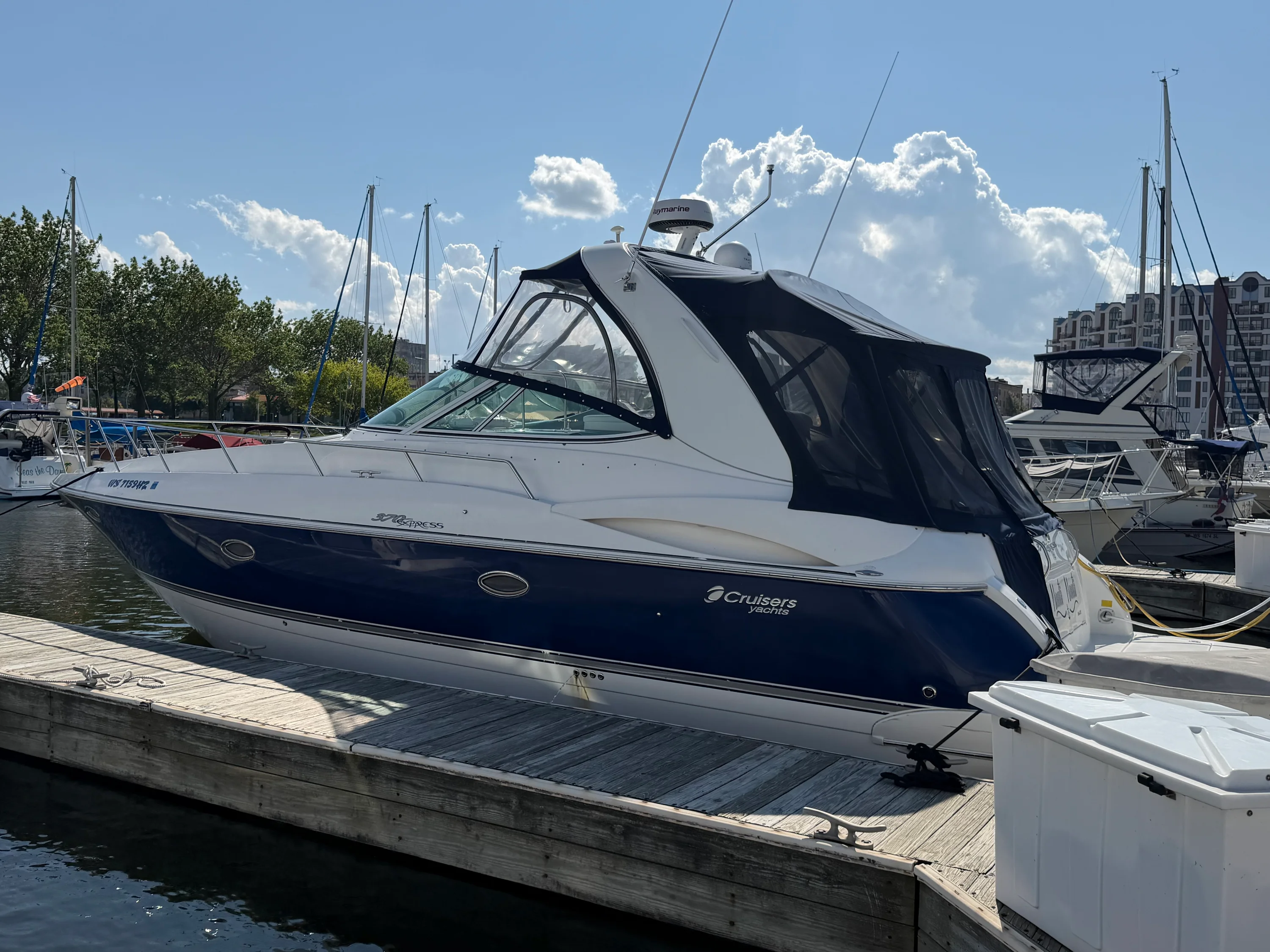 2005 Cruisers Yachts 370 EXPRESS Image Thumbnail #1