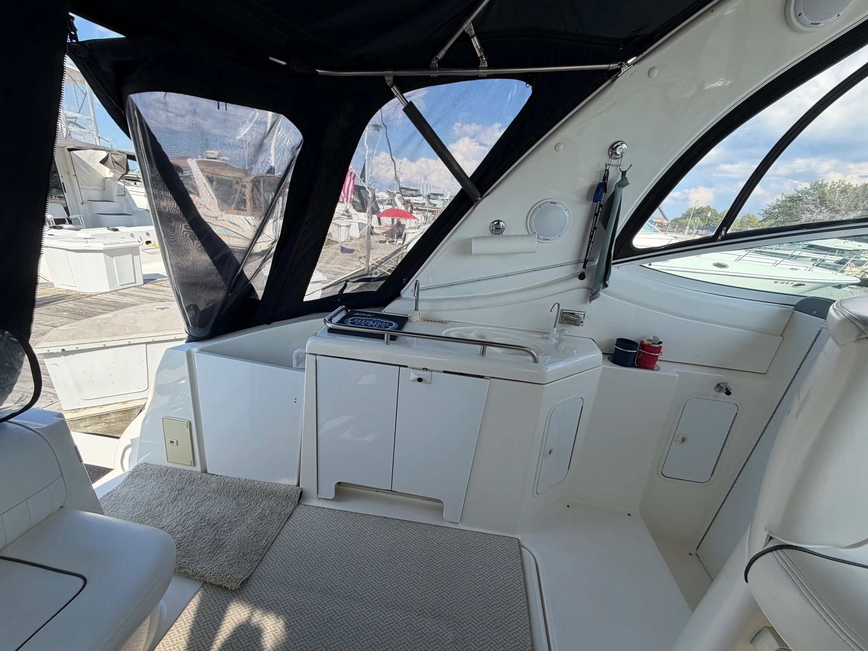 2005 Cruisers Yachts 370 EXPRESS Image Thumbnail #4