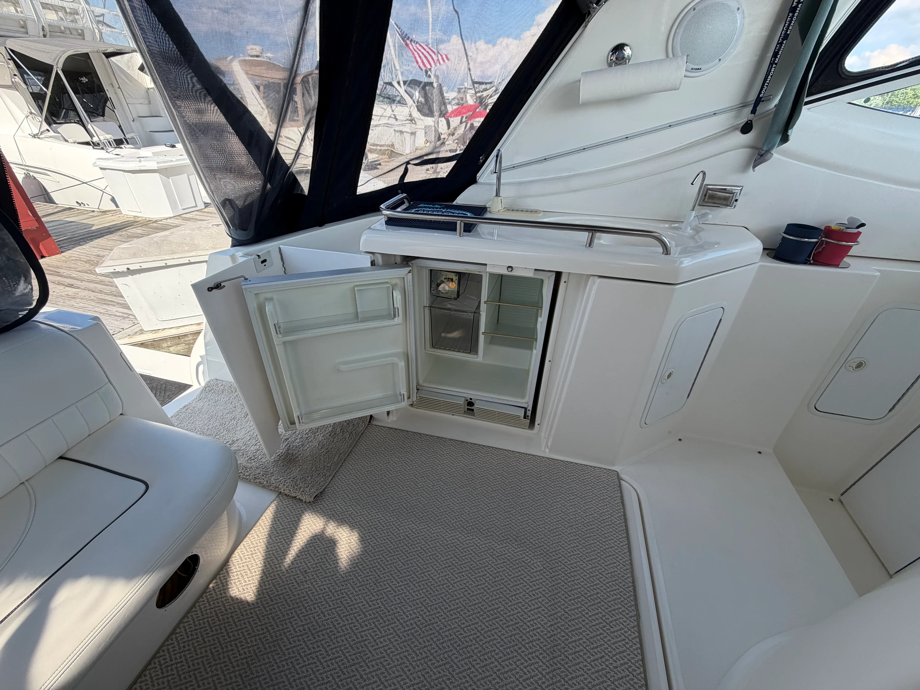 2005 Cruisers Yachts 370 EXPRESS Image Thumbnail #5