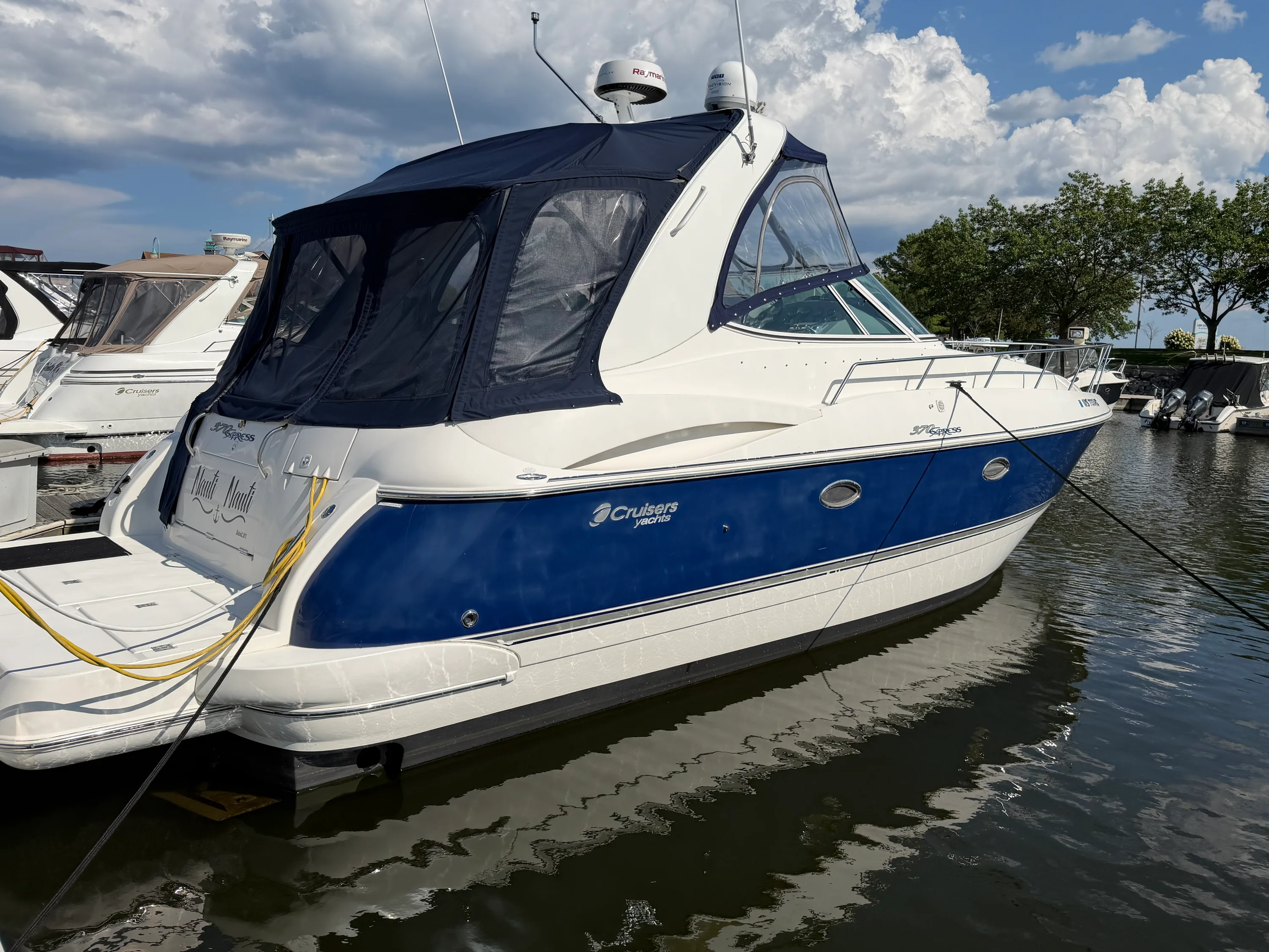 2005 Cruisers Yachts 370 EXPRESS Image Thumbnail #0