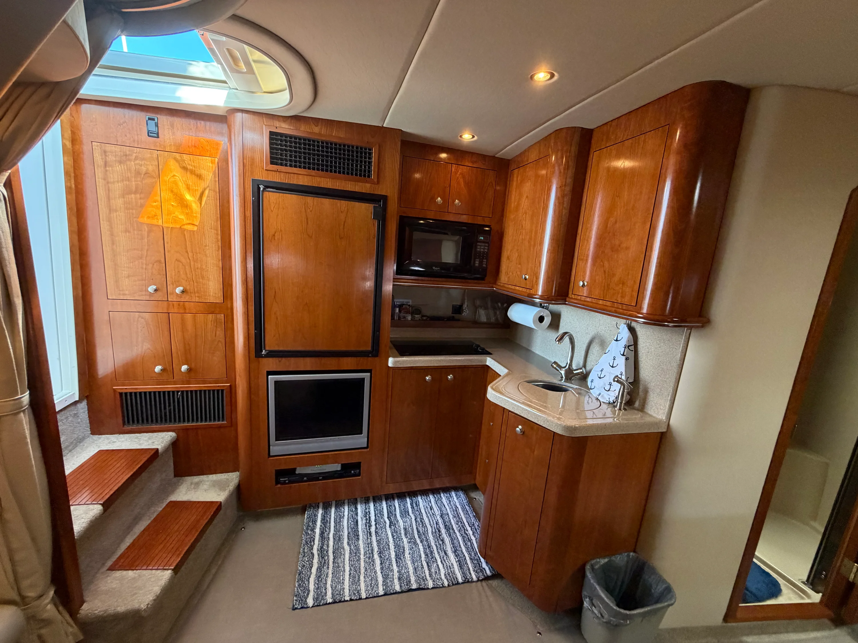 2005 Cruisers Yachts 370 EXPRESS Image Thumbnail #15