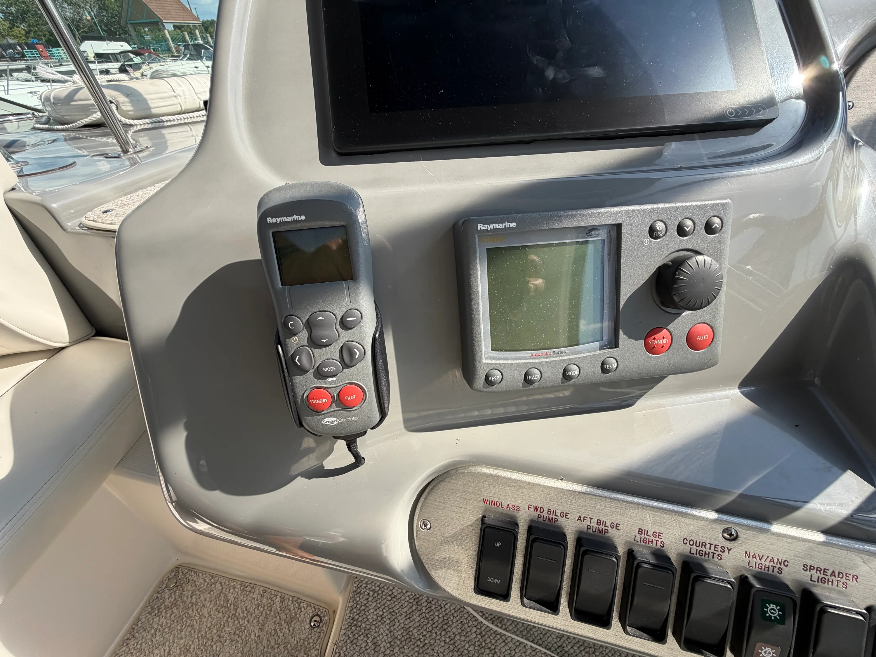 2005 Cruisers Yachts 370 EXPRESS Image Thumbnail #8