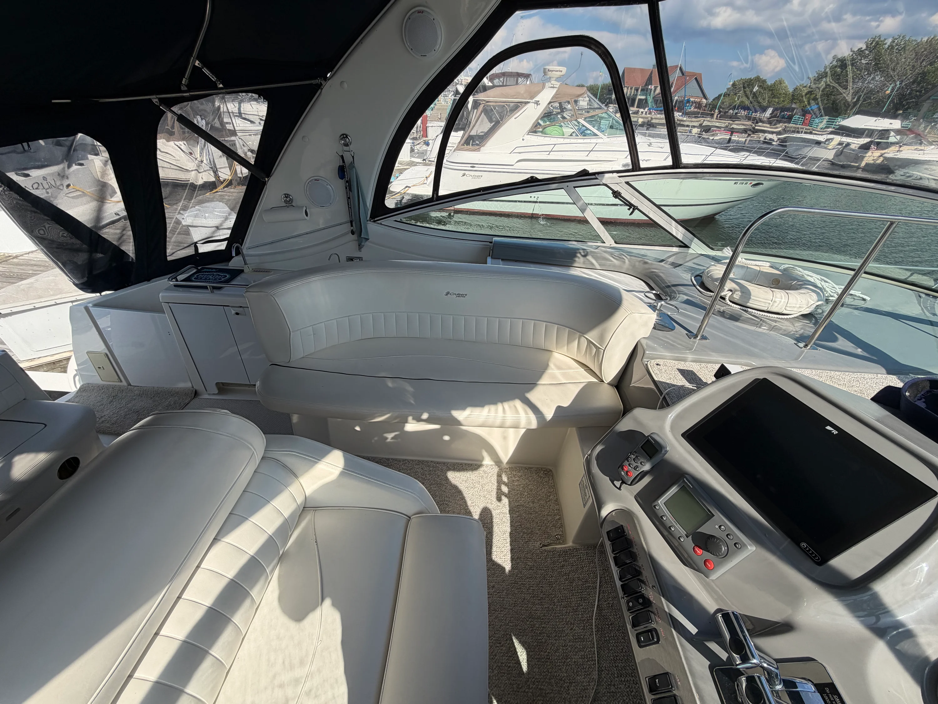 2005 Cruisers Yachts 370 EXPRESS Image Thumbnail #11